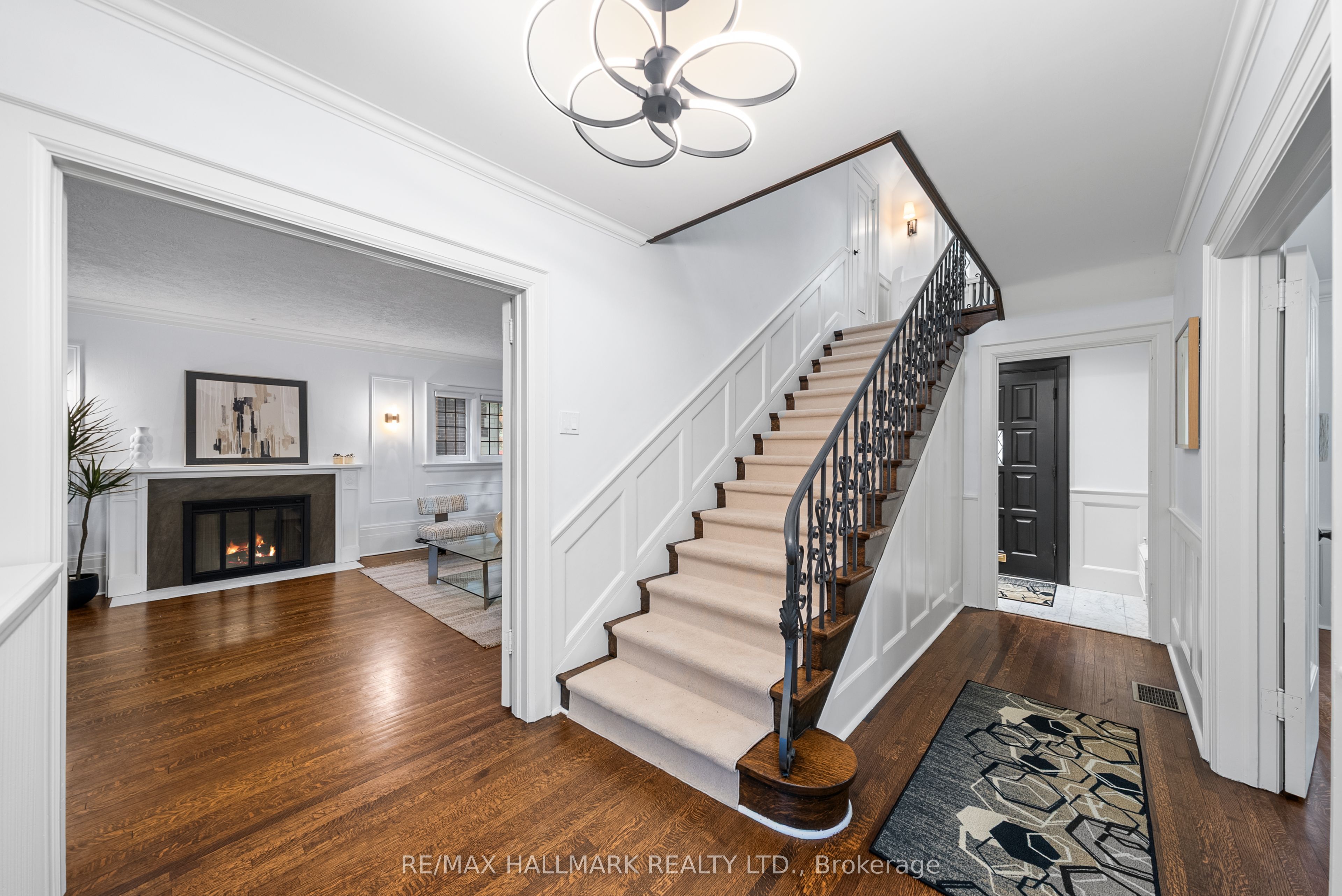 16 Elderwood Drive, Toronto, ON M5P 1W5 photo 4