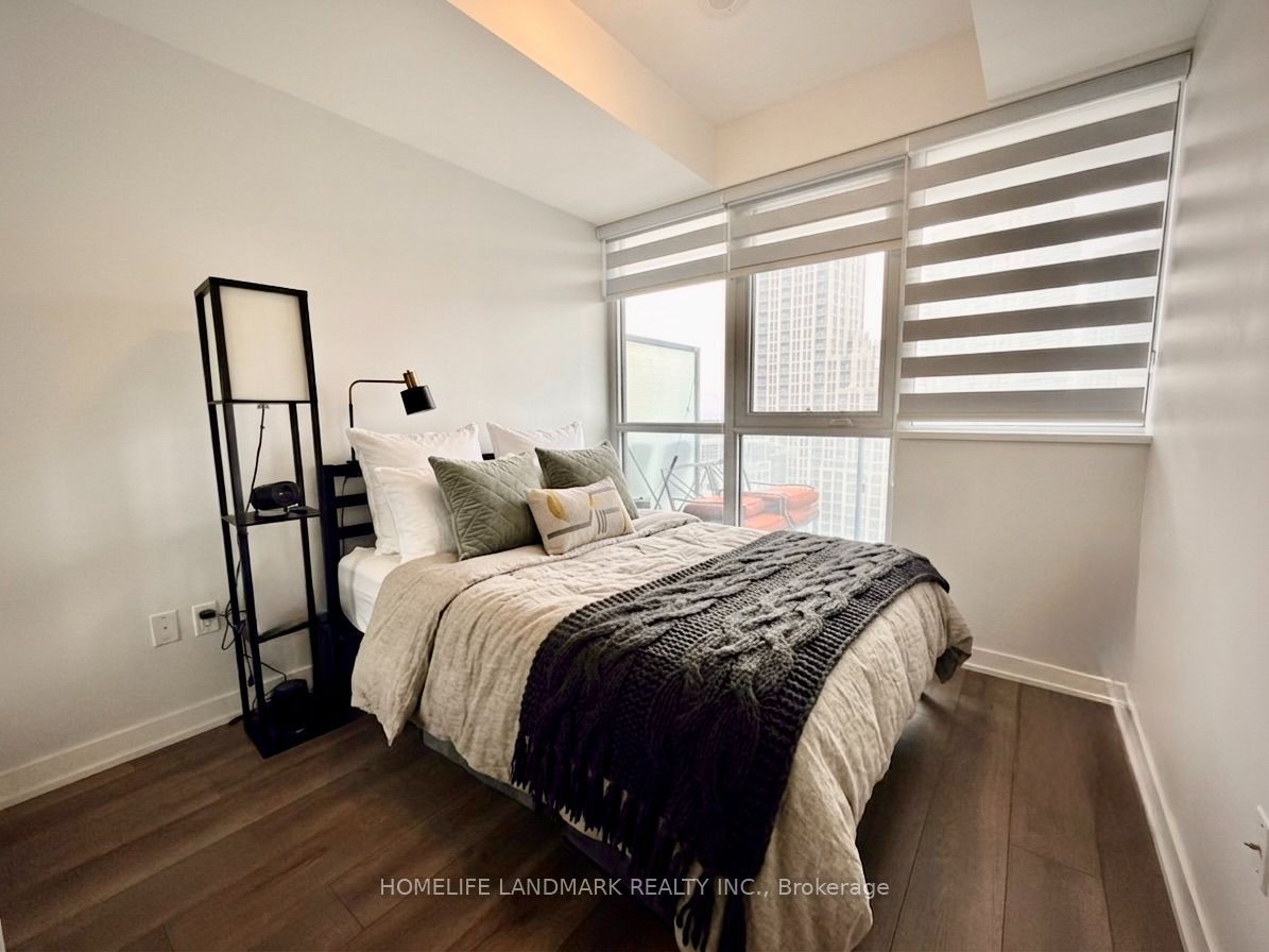 38 Iannuzzi Street 1701, Toronto, ON M5V 0S2 photo 4