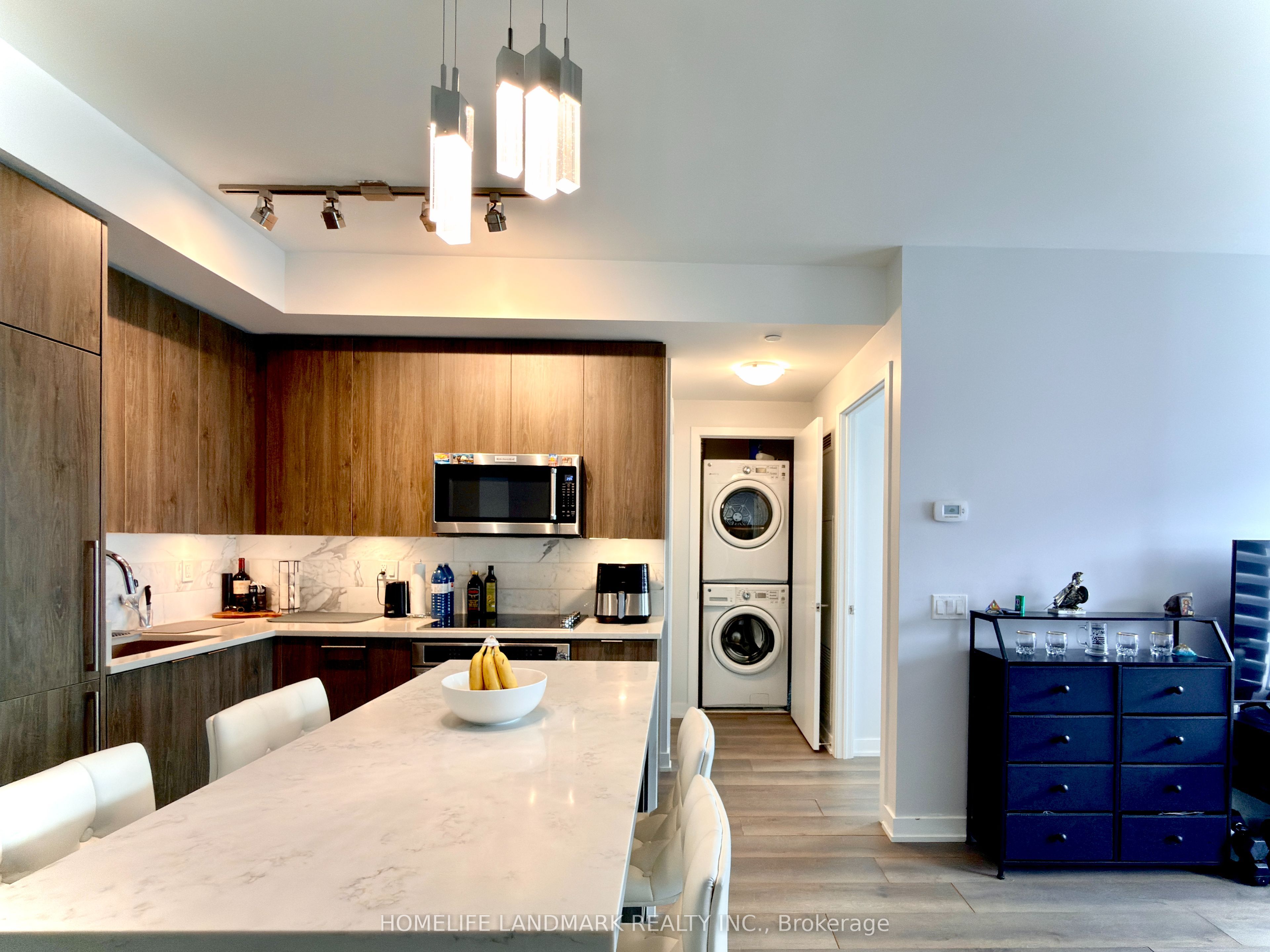 38 Iannuzzi Street 1701, Toronto, ON M5V 0S2 photo 5