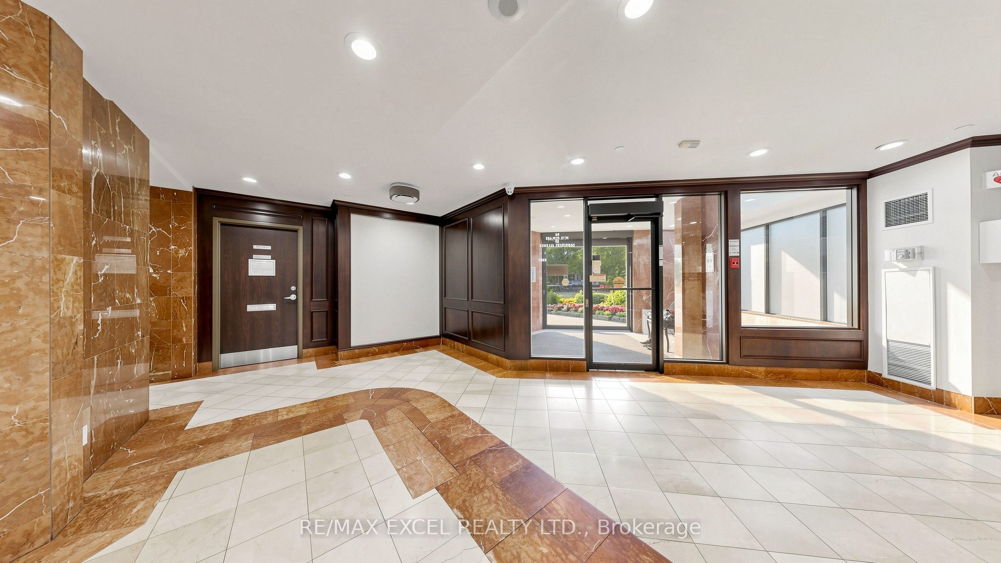 1101 Steeles Avenue W Ph103, Toronto, ON M2R 3W5 photo 4