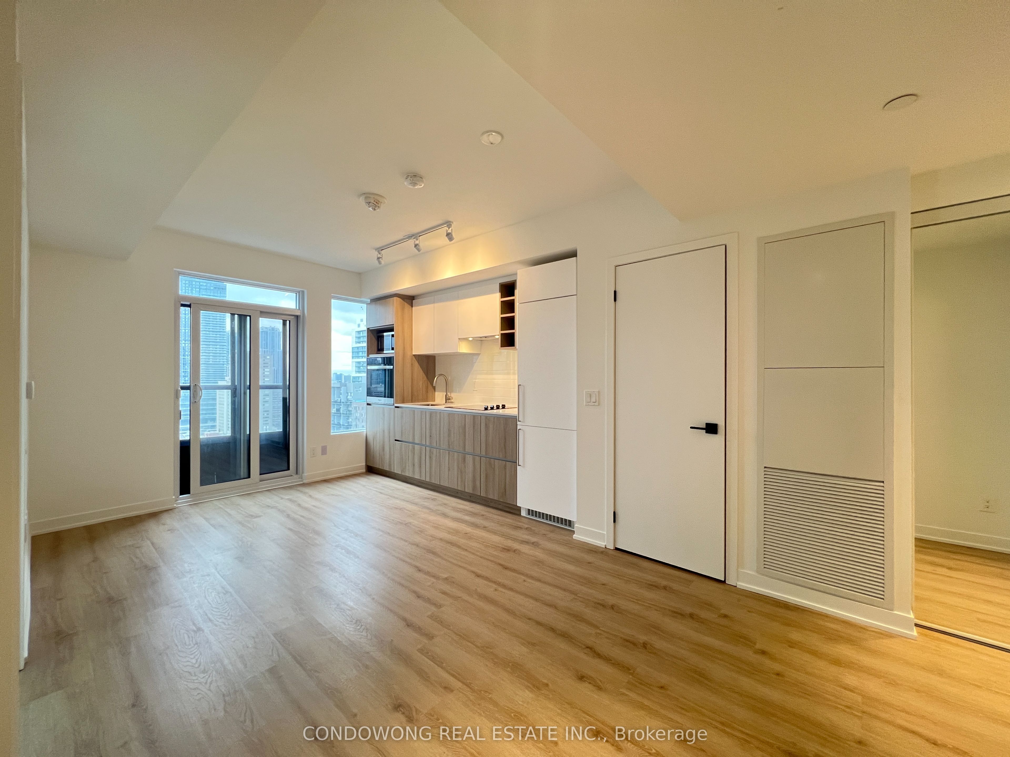 319 Jarvis Street 2803, Toronto, ON M5B 0C8 photo 3