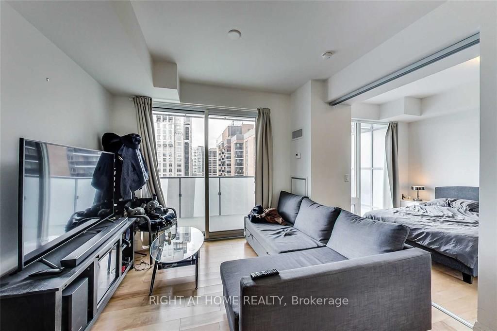 65 St Mary Street 1608, Toronto, ON M5S 0A6 photo 4