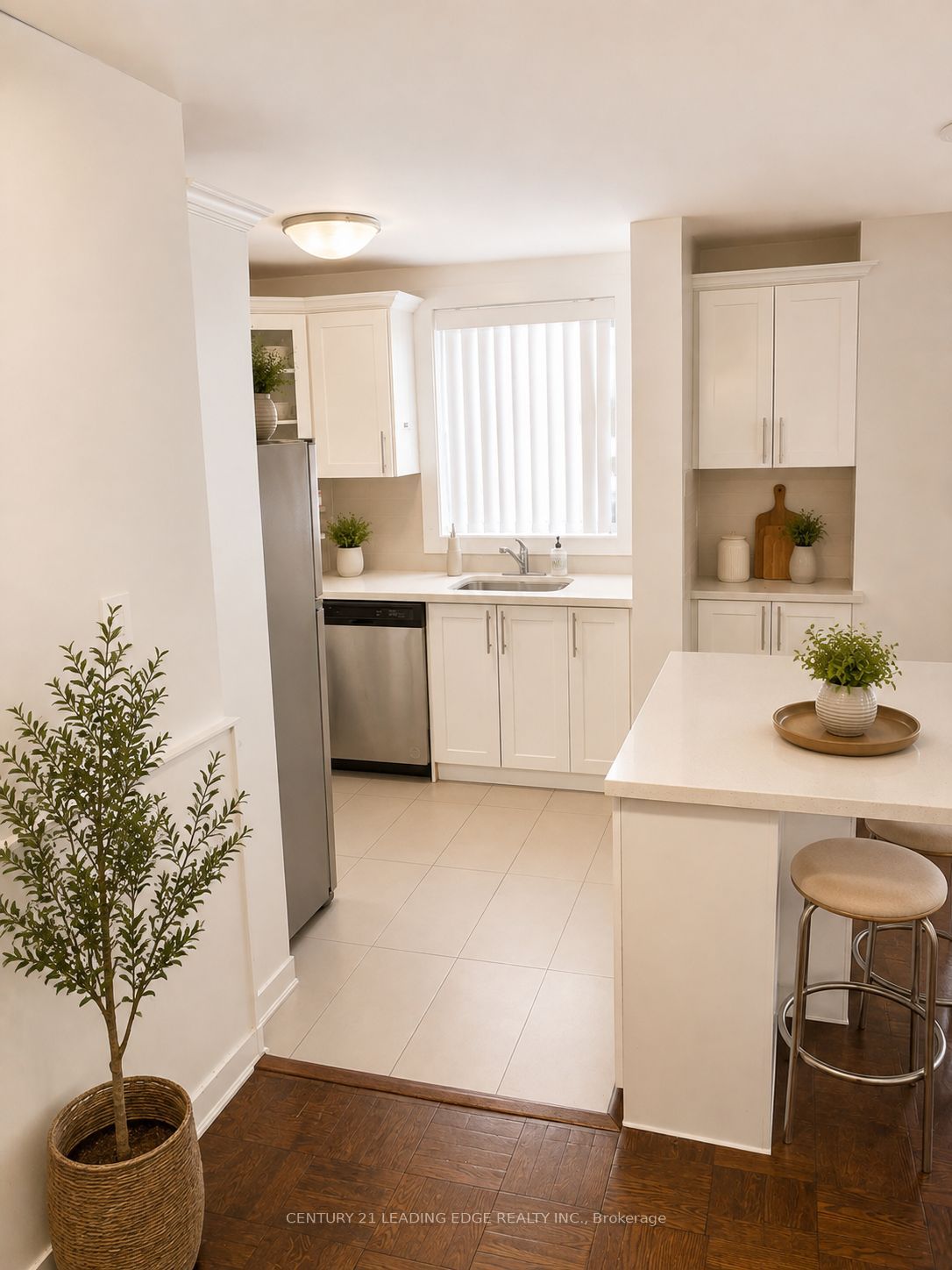 103 Avenue Road 112, Toronto, ON M5R 2G9 photo 3