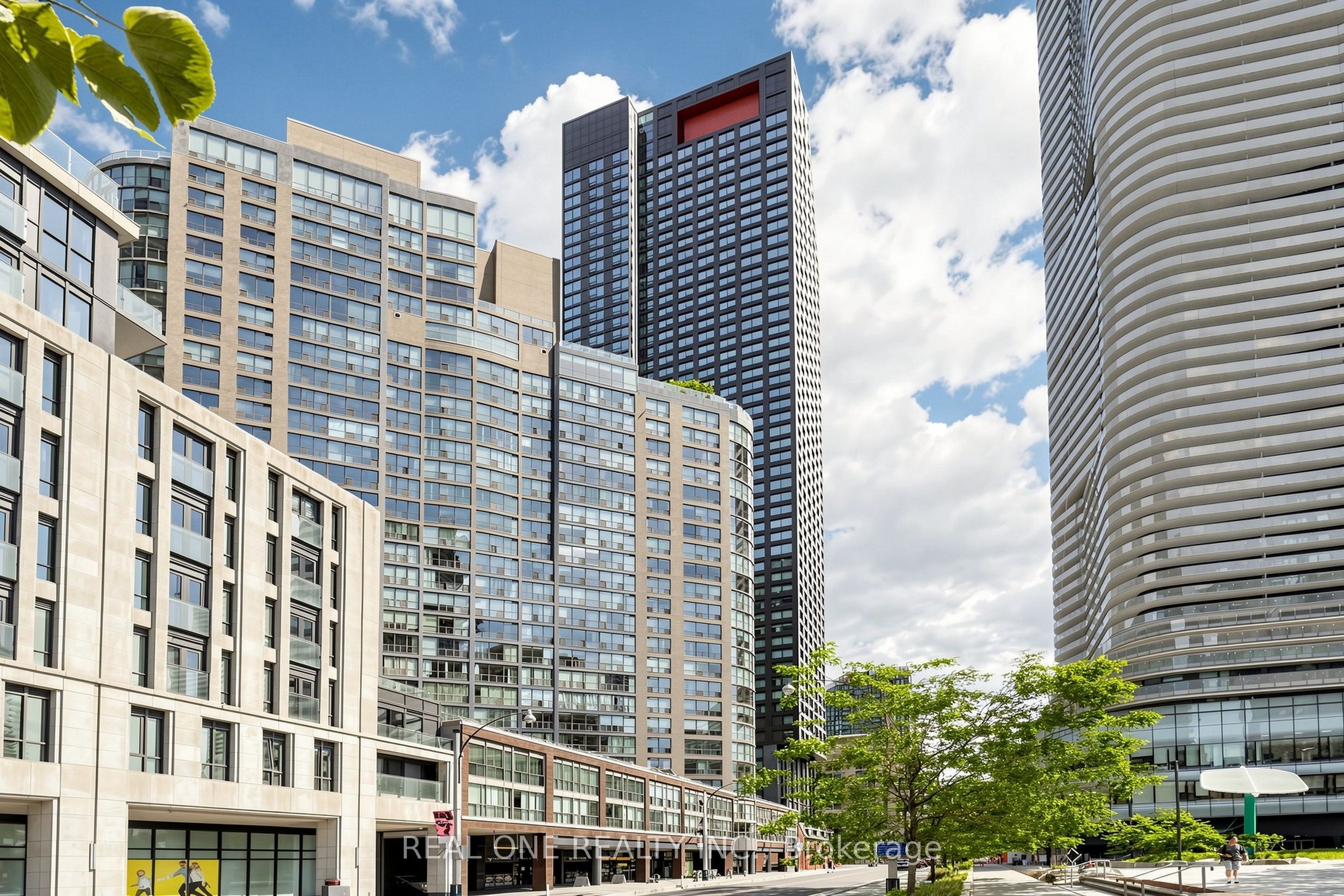 24 Wellesley Street W 306, Toronto, ON M4Y 2X6 photo 2