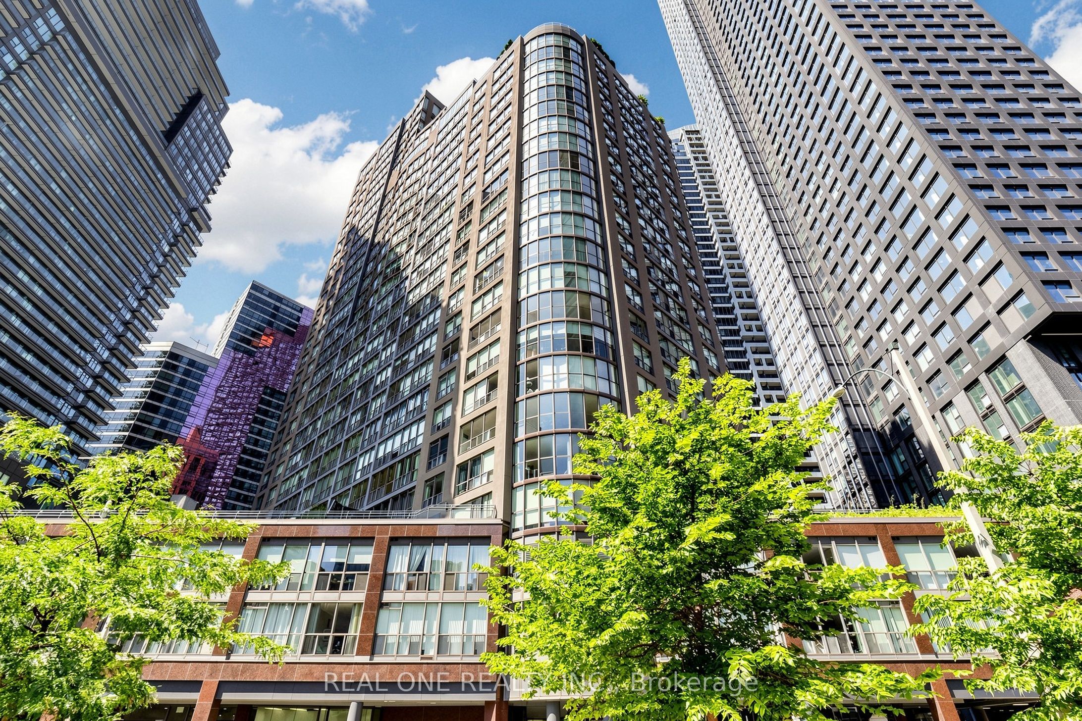 24 Wellesley Street W 306, Toronto, ON M4Y 2X6 photo 3
