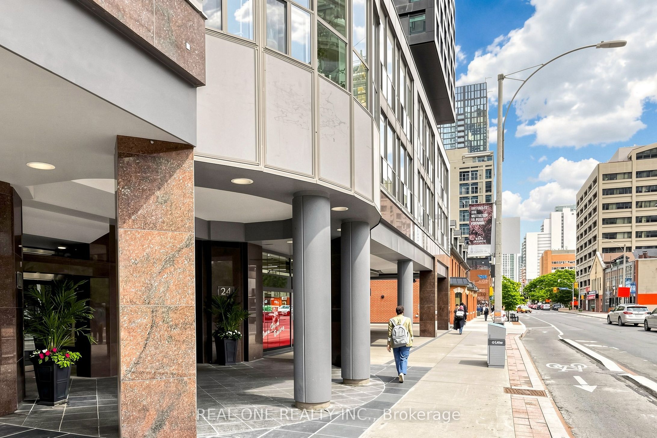 24 Wellesley Street W 306, Toronto, ON M4Y 2X6 photo 5