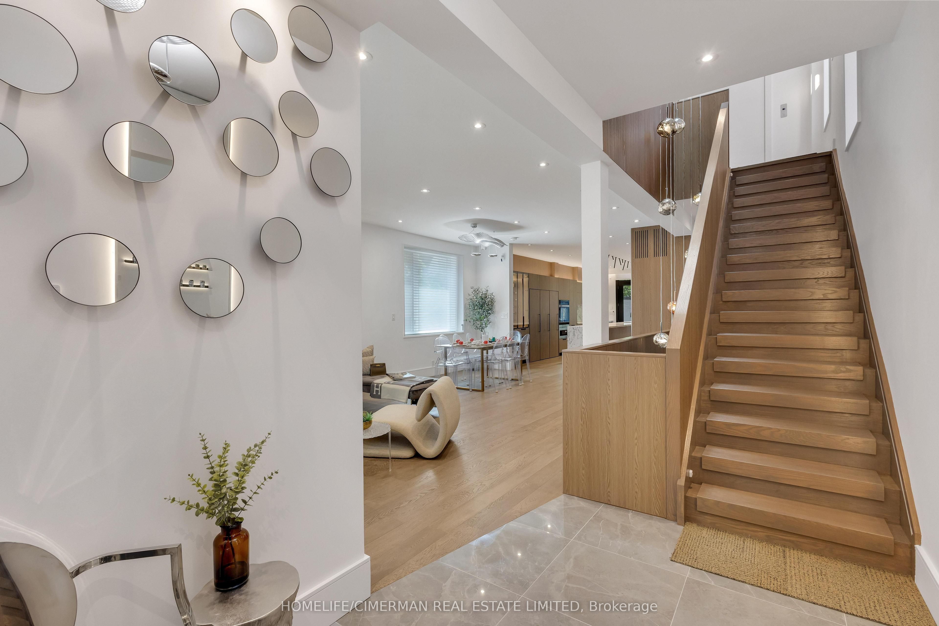124 Lyndhurst Avenue, Toronto, ON M5R 2Z9 photo 3