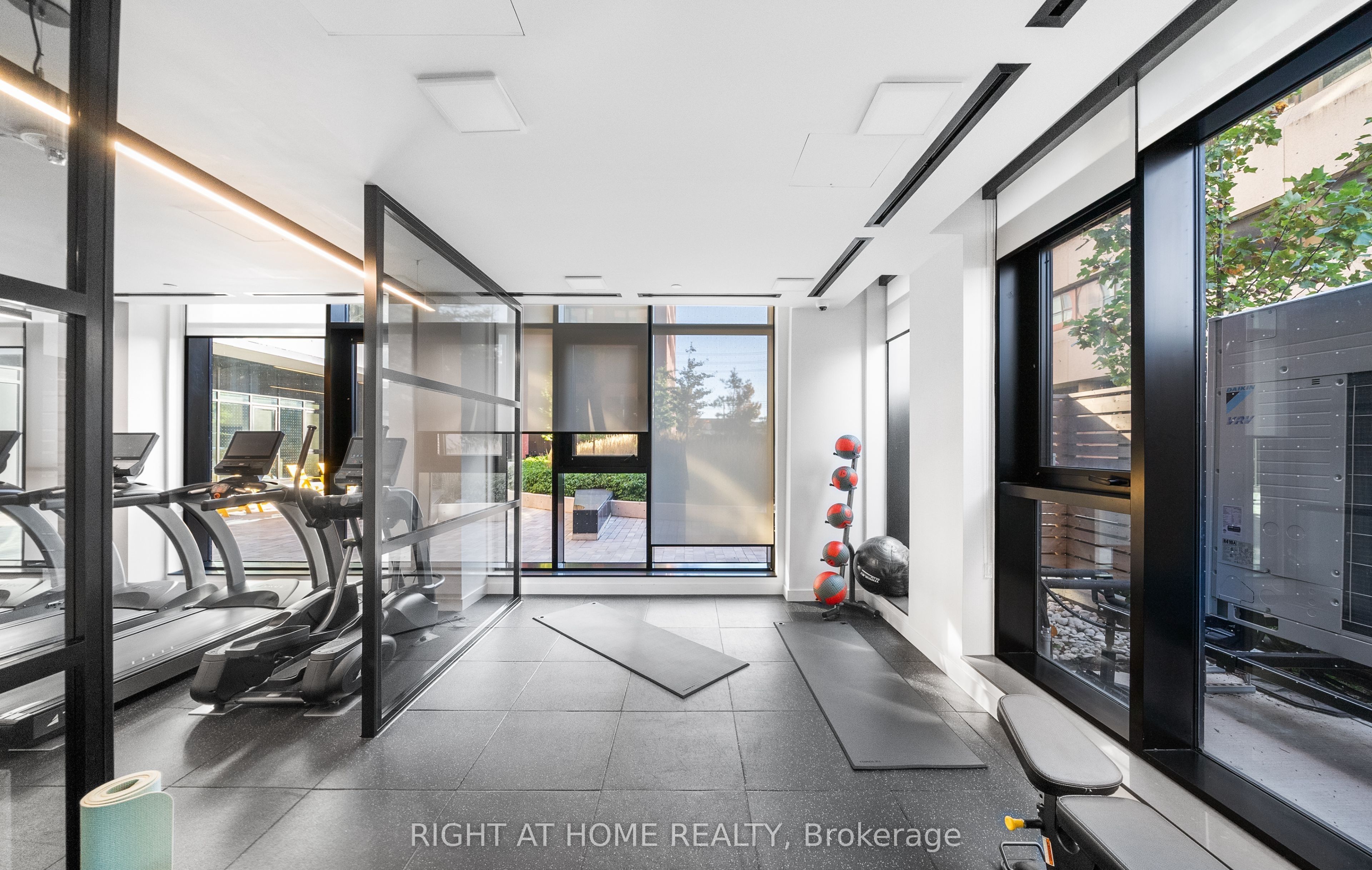 8 Tippett Road 202, Toronto, ON M3H 0E7 photo 5