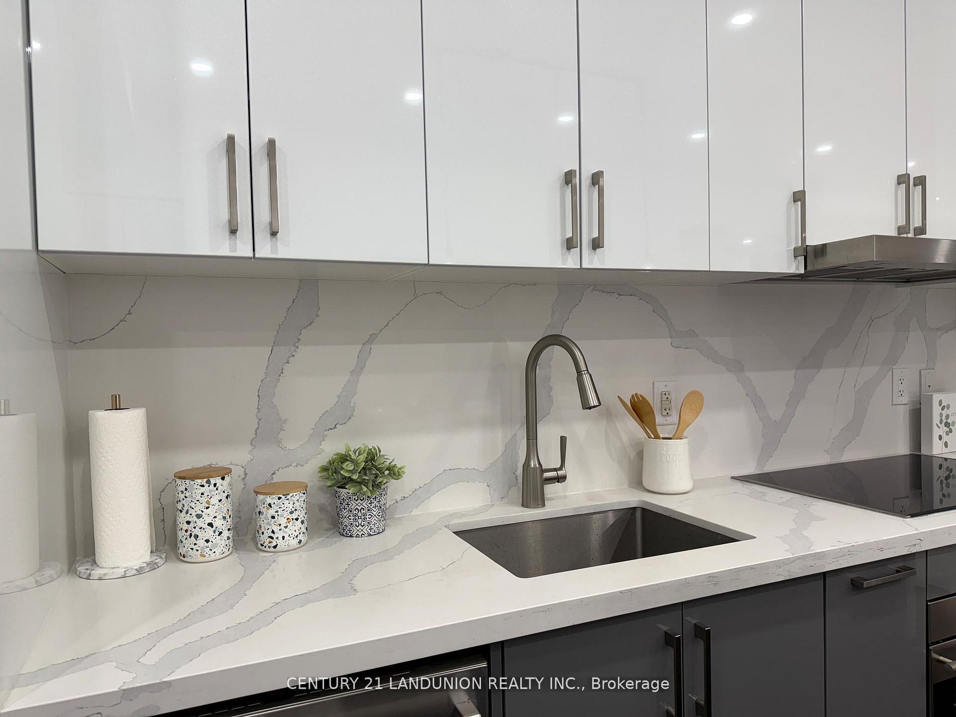 1 Bloor Street E 1508, Toronto, ON M4W 0A8 photo 5