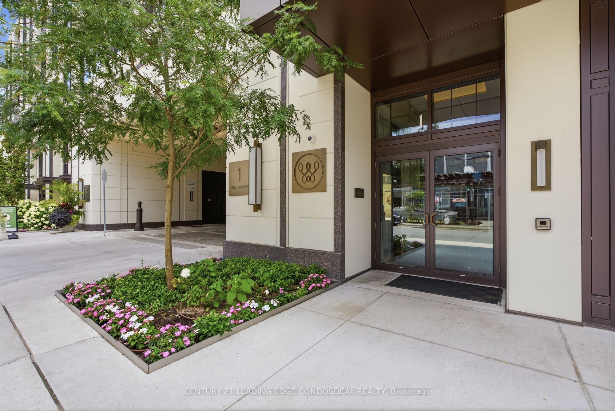 1 Strathgowan Avenue 503, Toronto, ON M4N 0B3 photo 2