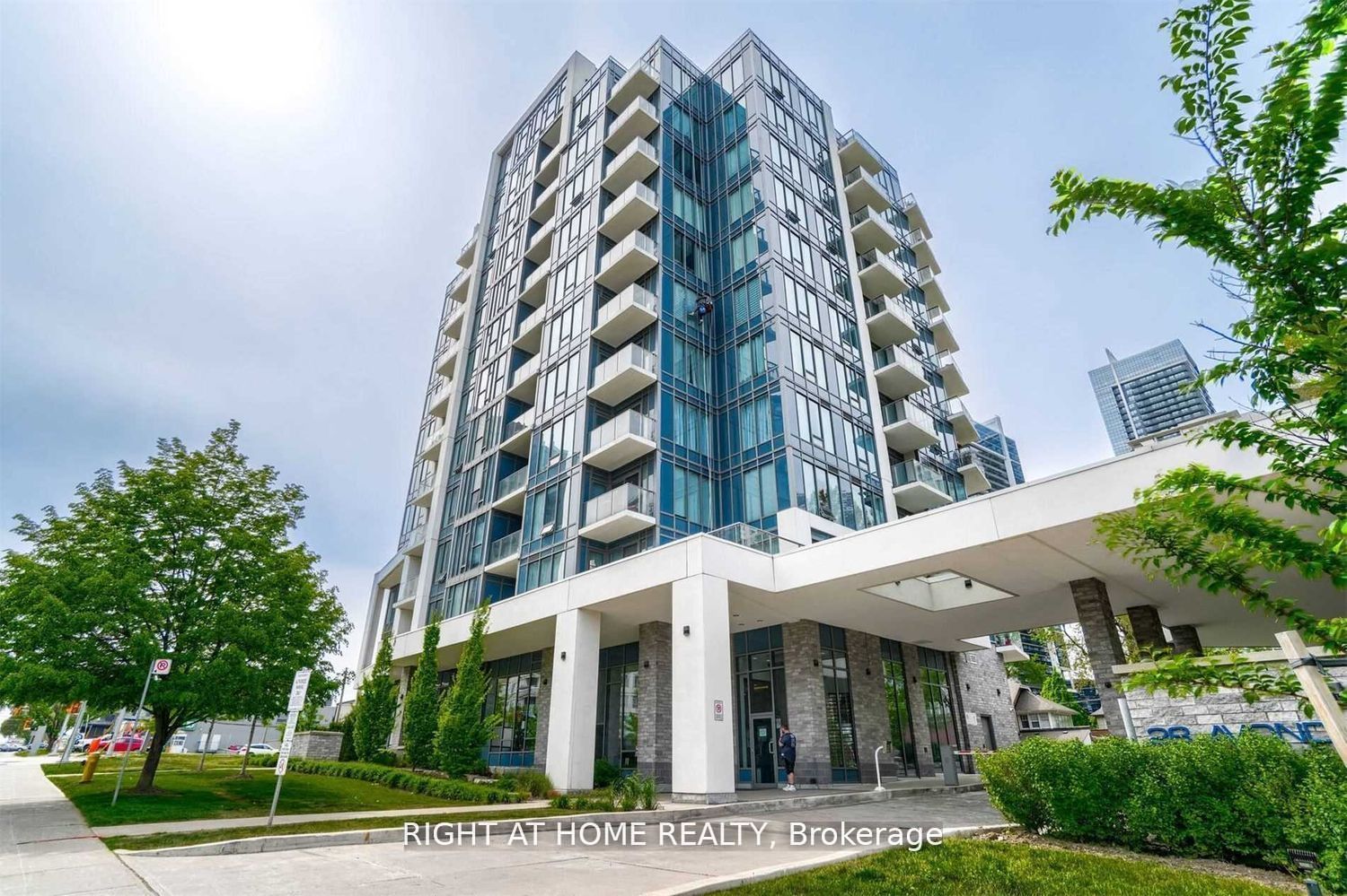 28 Avondale Avenue 706, Toronto, ON M2N 0K2