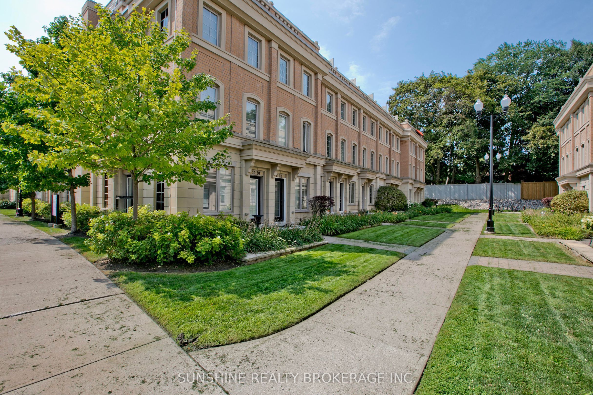 20 Hargrave Lane 12, Toronto, ON M4N 0A4 photo 2