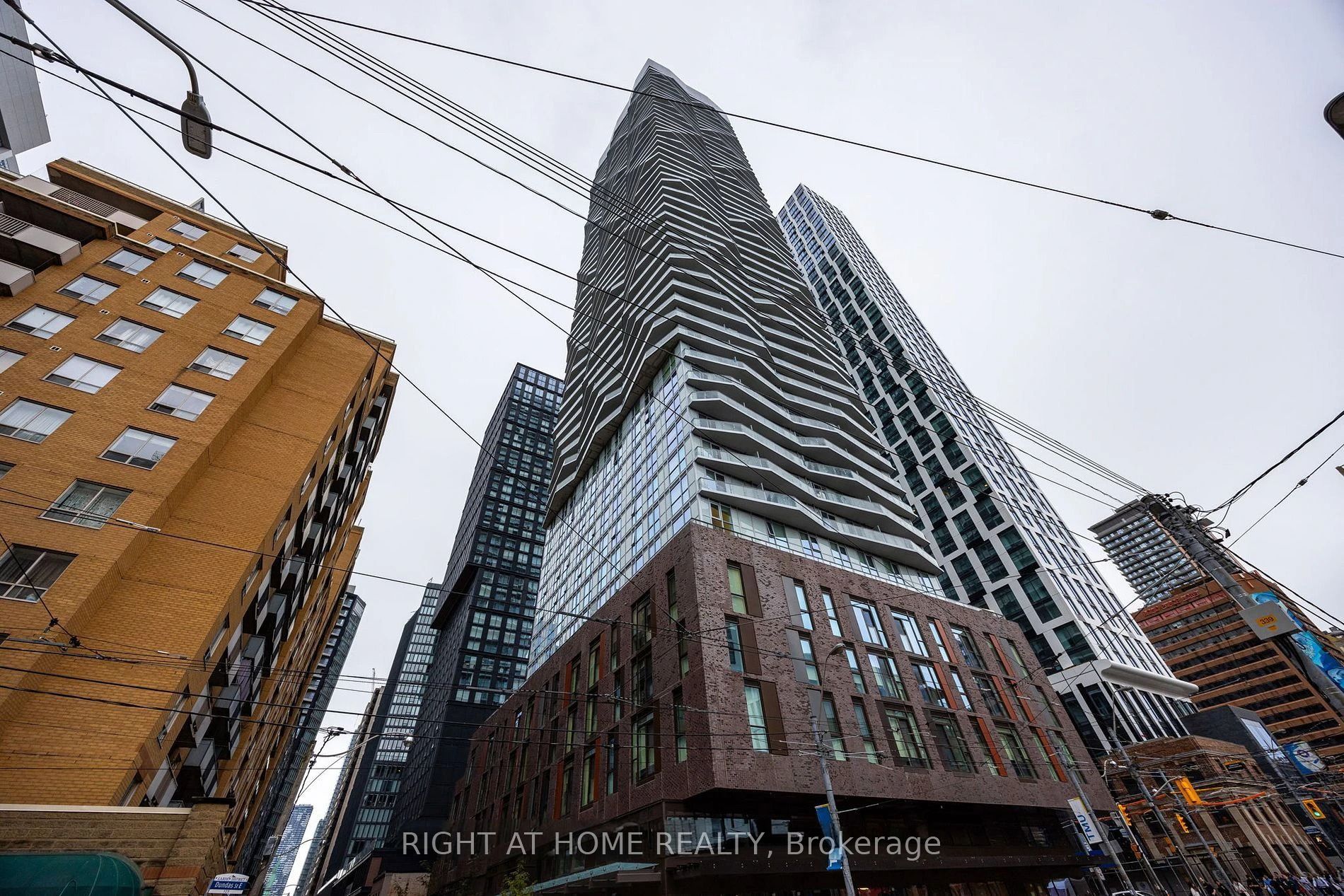 100 Dalhousie Street 4009, Toronto, ON M5B 0C7 photo 3