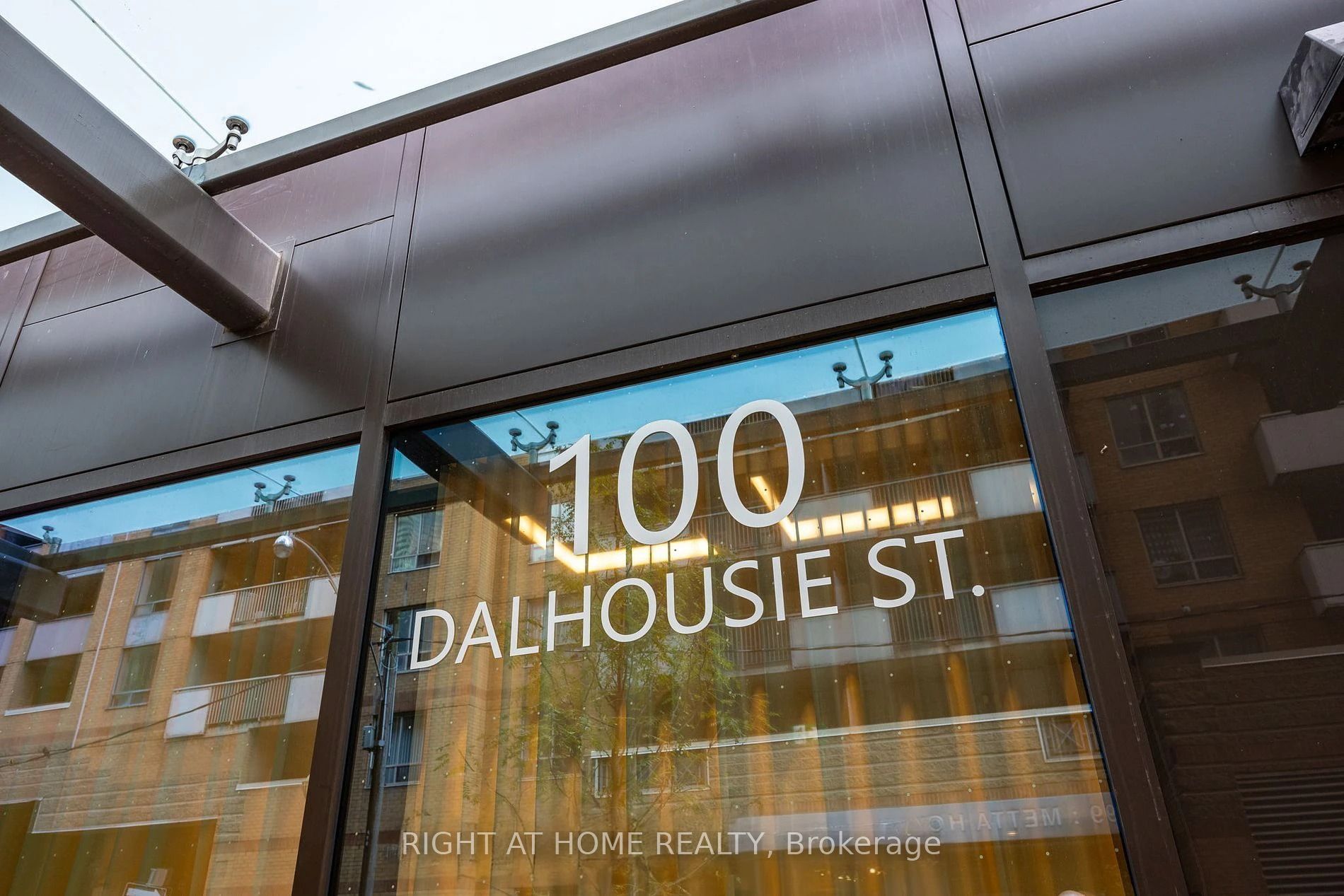 100 Dalhousie Street 4009, Toronto, ON M5B 0C7 photo 4