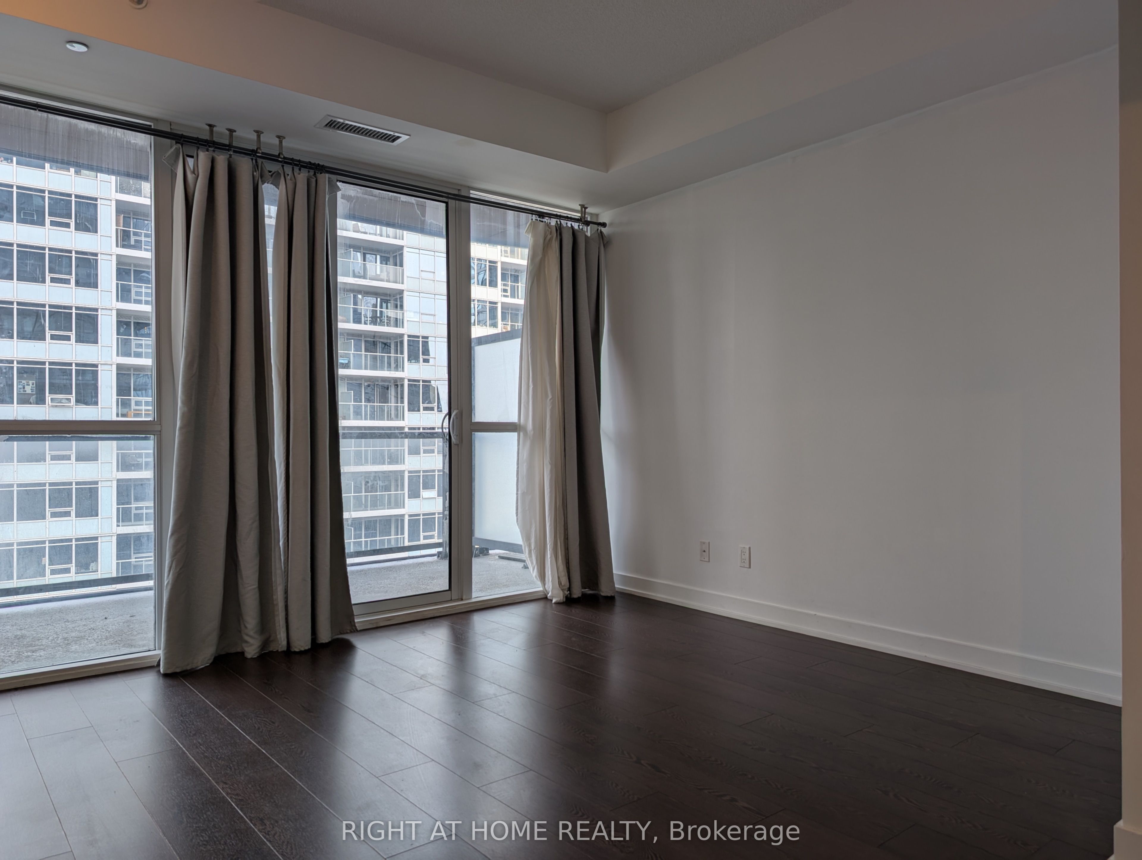 20 Bruyeres Mews 1109, Toronto, ON M5V 0G8 photo 4