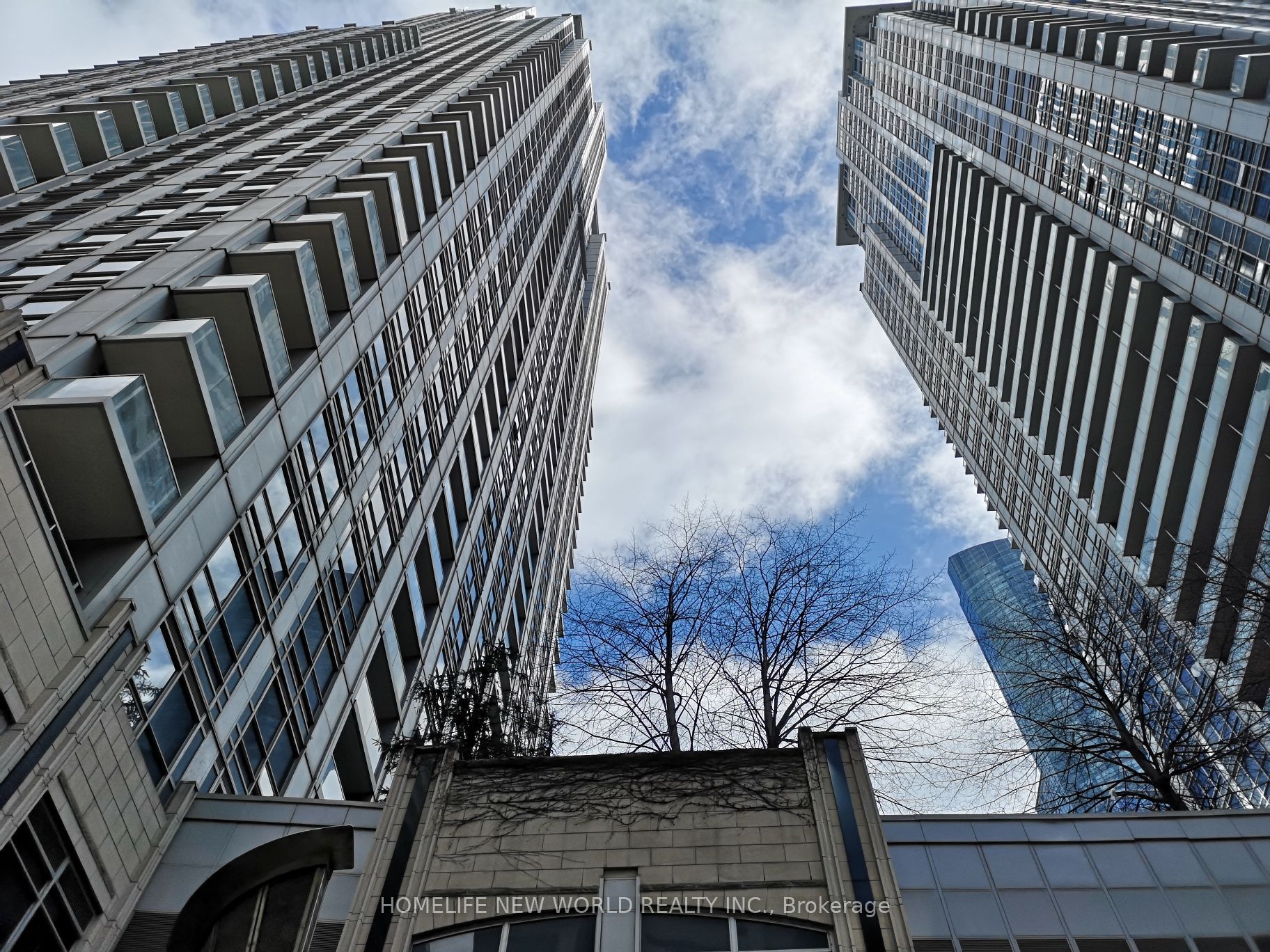 761 Bay Street 3201, Toronto, ON M5G 2R2 photo 3