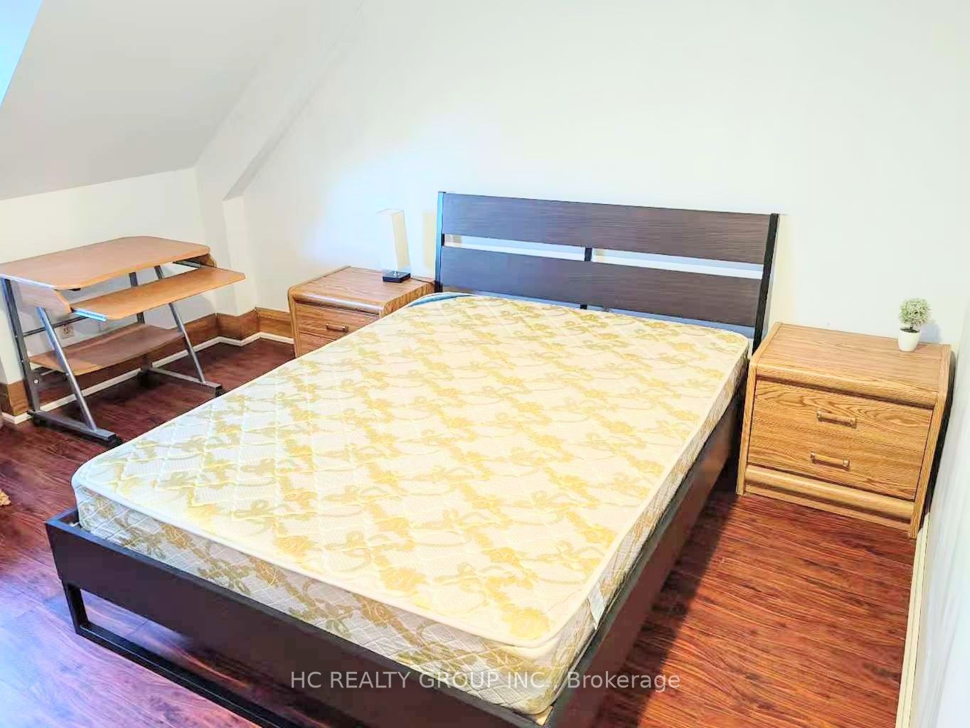 92 Pembroke Street Upper 2, Toronto, ON M5A 2N8