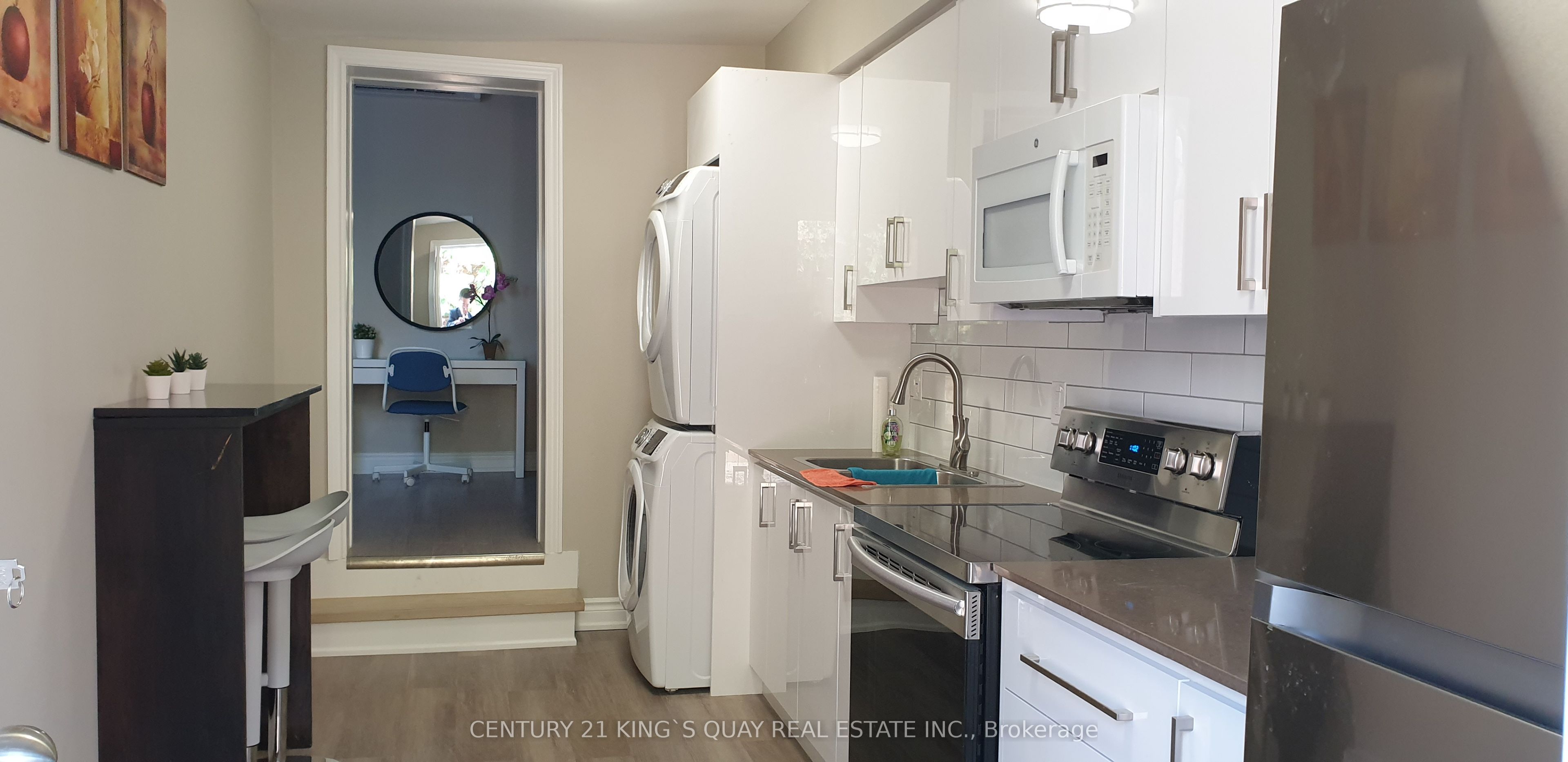 626 Yonge Street UL, Toronto, ON M4Y 1Z8 photo 2