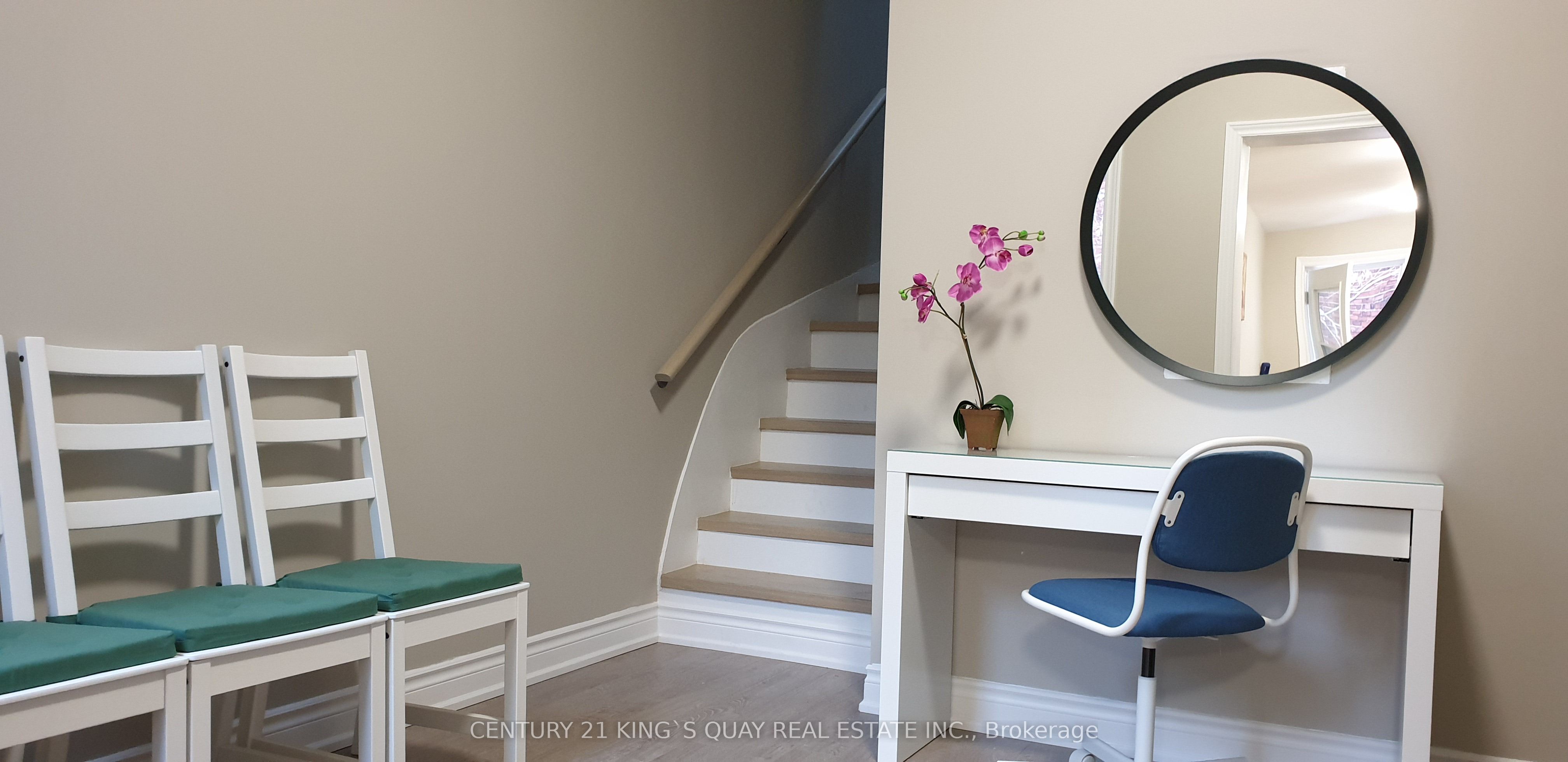 626 Yonge Street UL, Toronto, ON M4Y 1Z8 photo 4