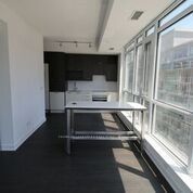30 Nelson Street 1107, Toronto, ON M5V 0H5 photo 2
