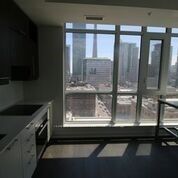 30 Nelson Street 1107, Toronto, ON M5V 0H5 photo 3