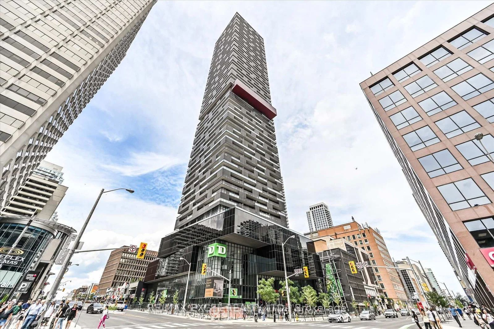 8 Eglinton Avenue E 2707, Toronto, ON M4P 0C1