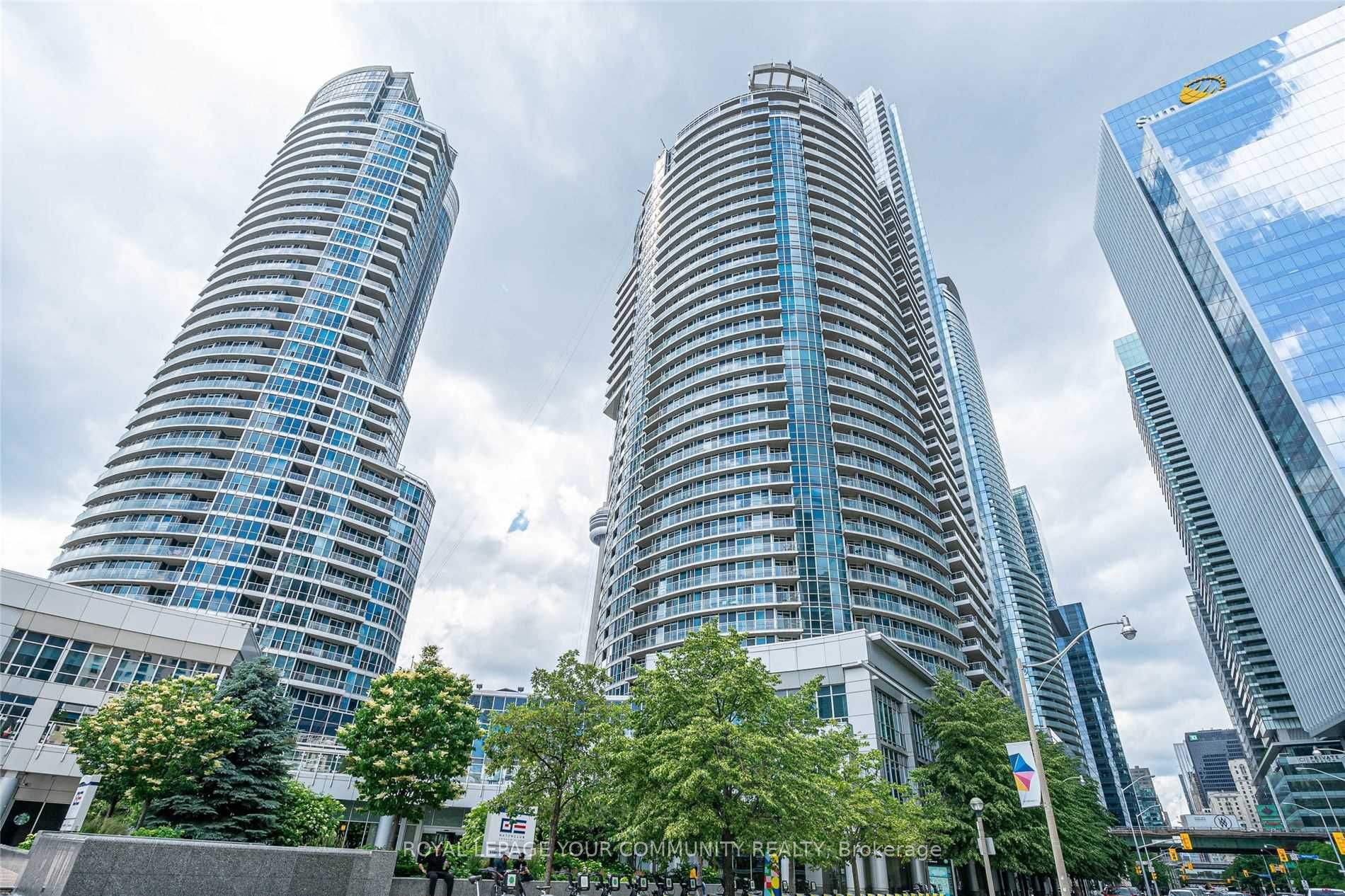 8 York Street 2206, Toronto, ON M5J 2Y2