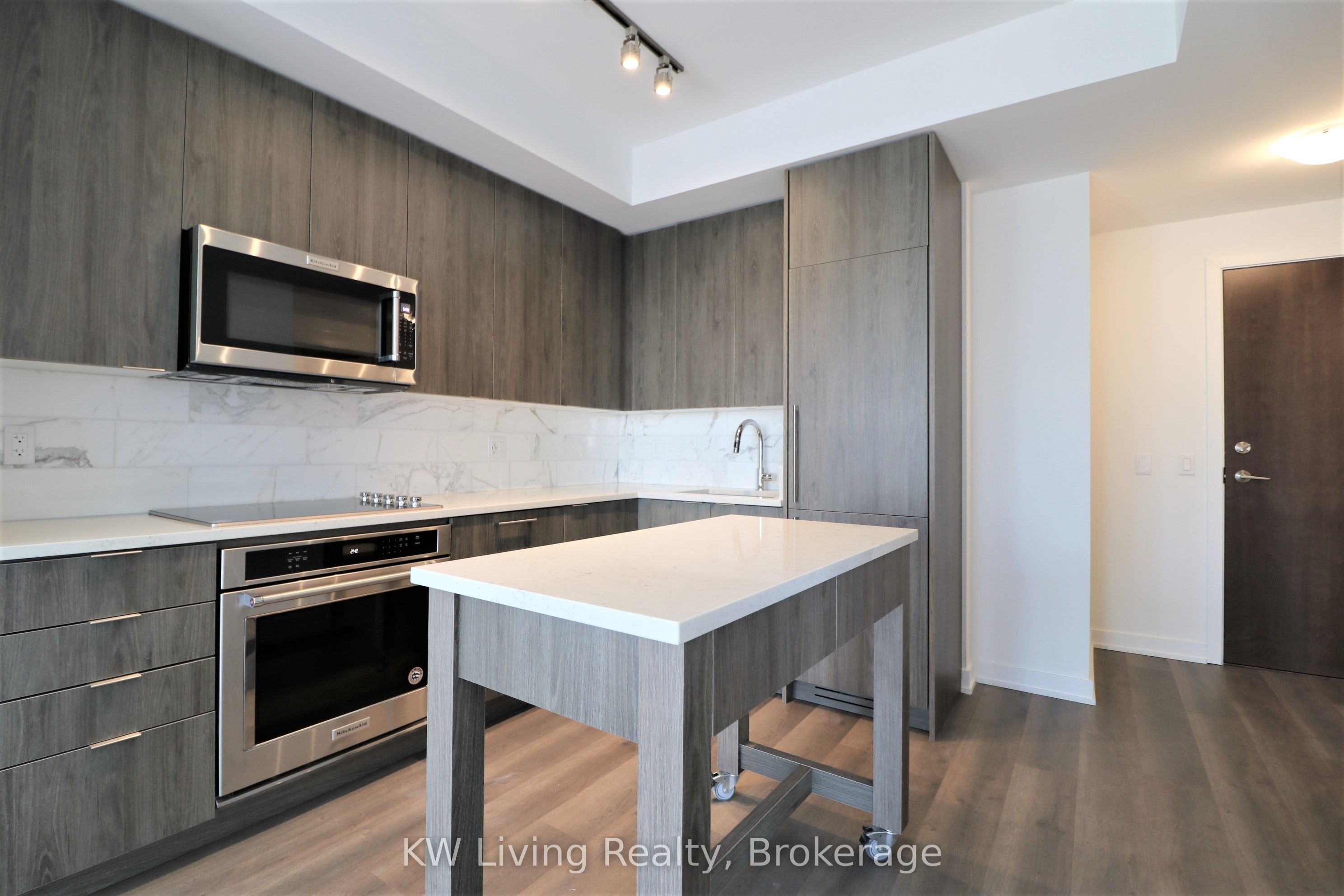 38 Iannuzzi Street 1713, Toronto, ON M5V 0S2 photo 4