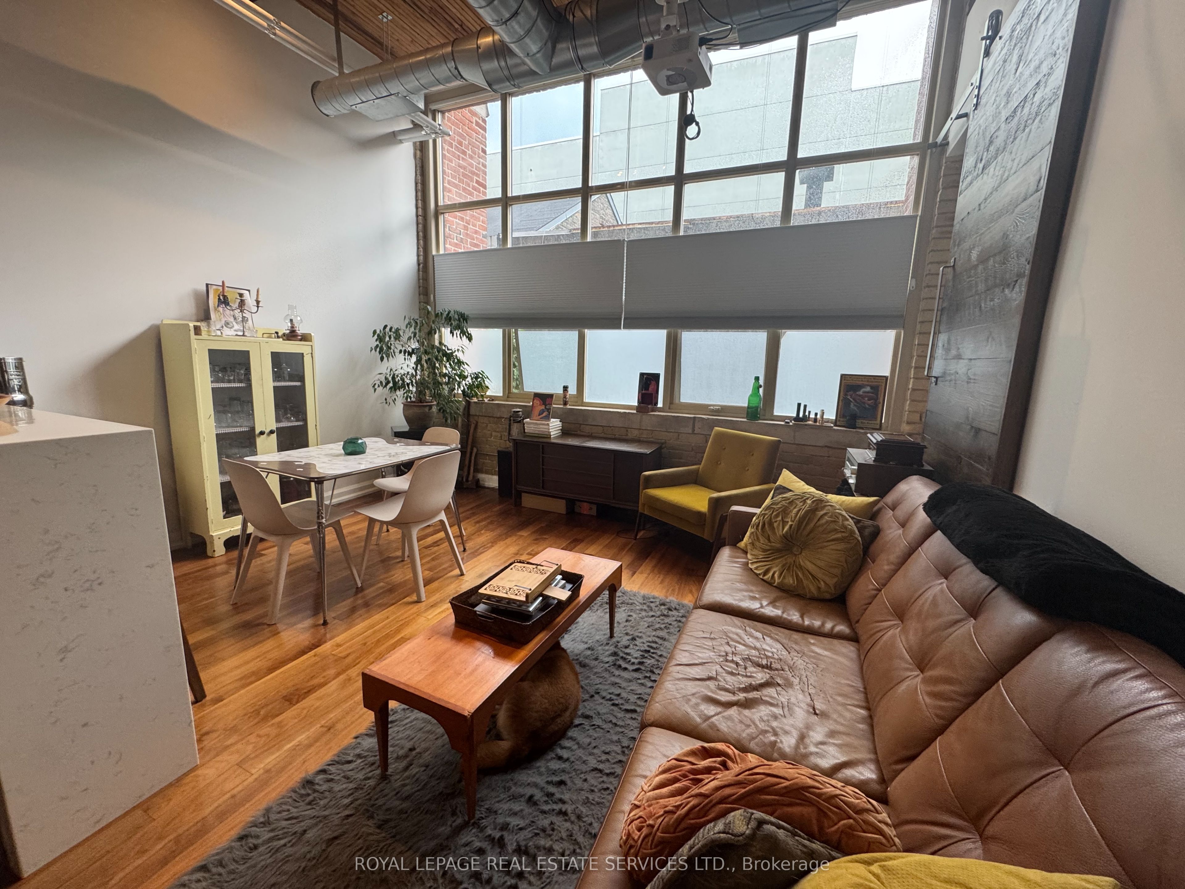 736 Dundas Street E 203, Toronto, ON M5A 2C5 photo 3