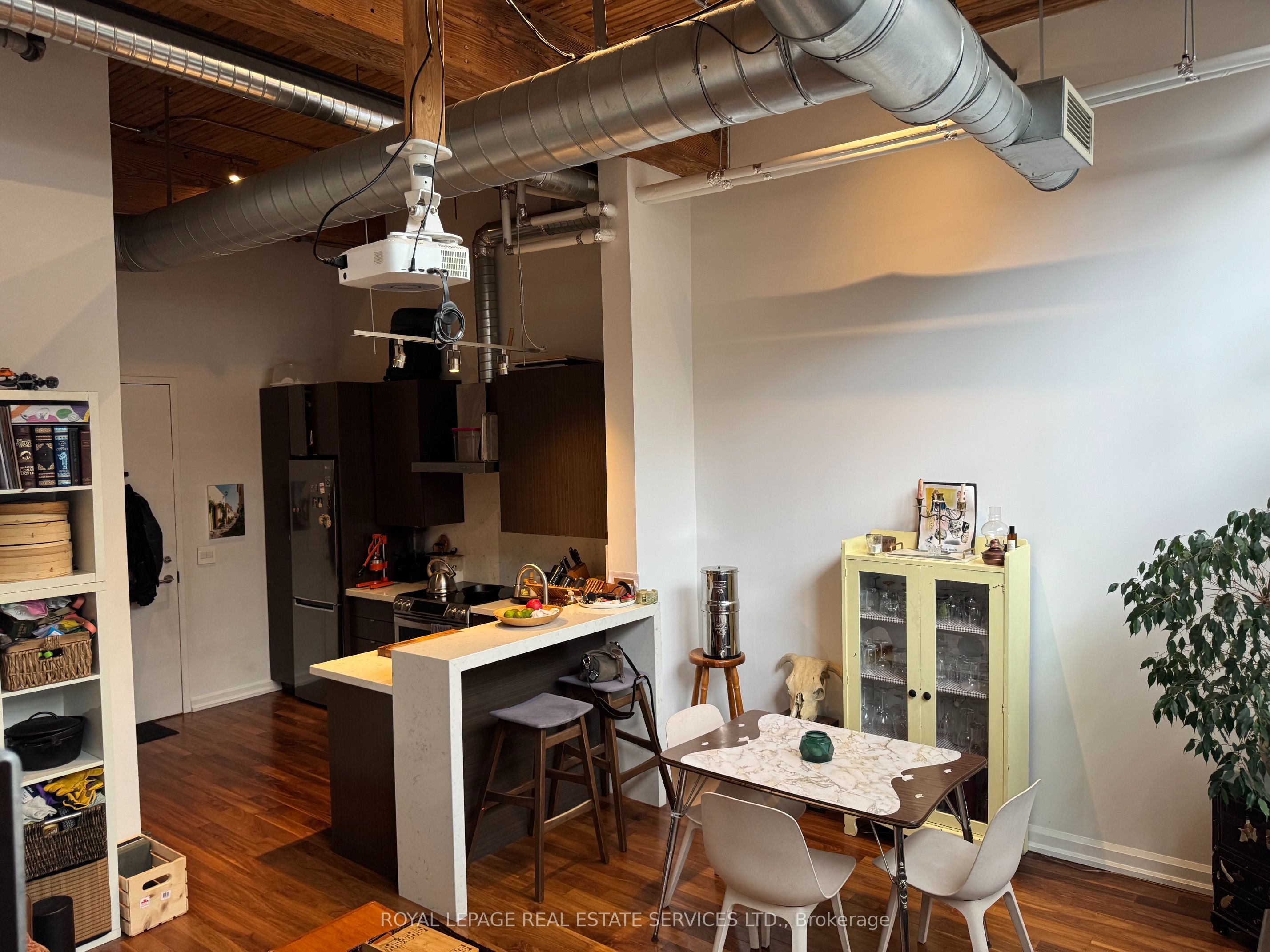 736 Dundas Street E 203, Toronto, ON M5A 2C5 photo 5