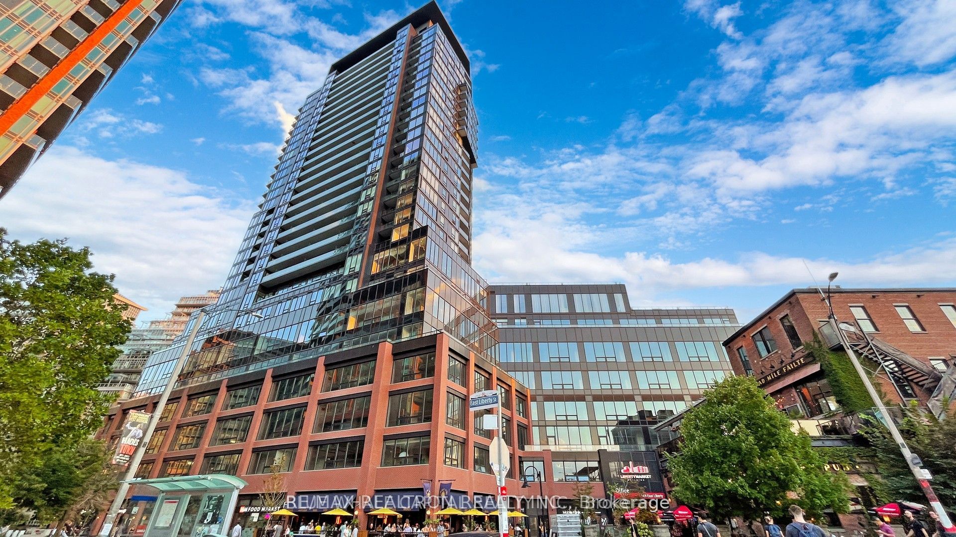 135 East Liberty Street 702, Toronto, ON M6K 0G7 photo 2