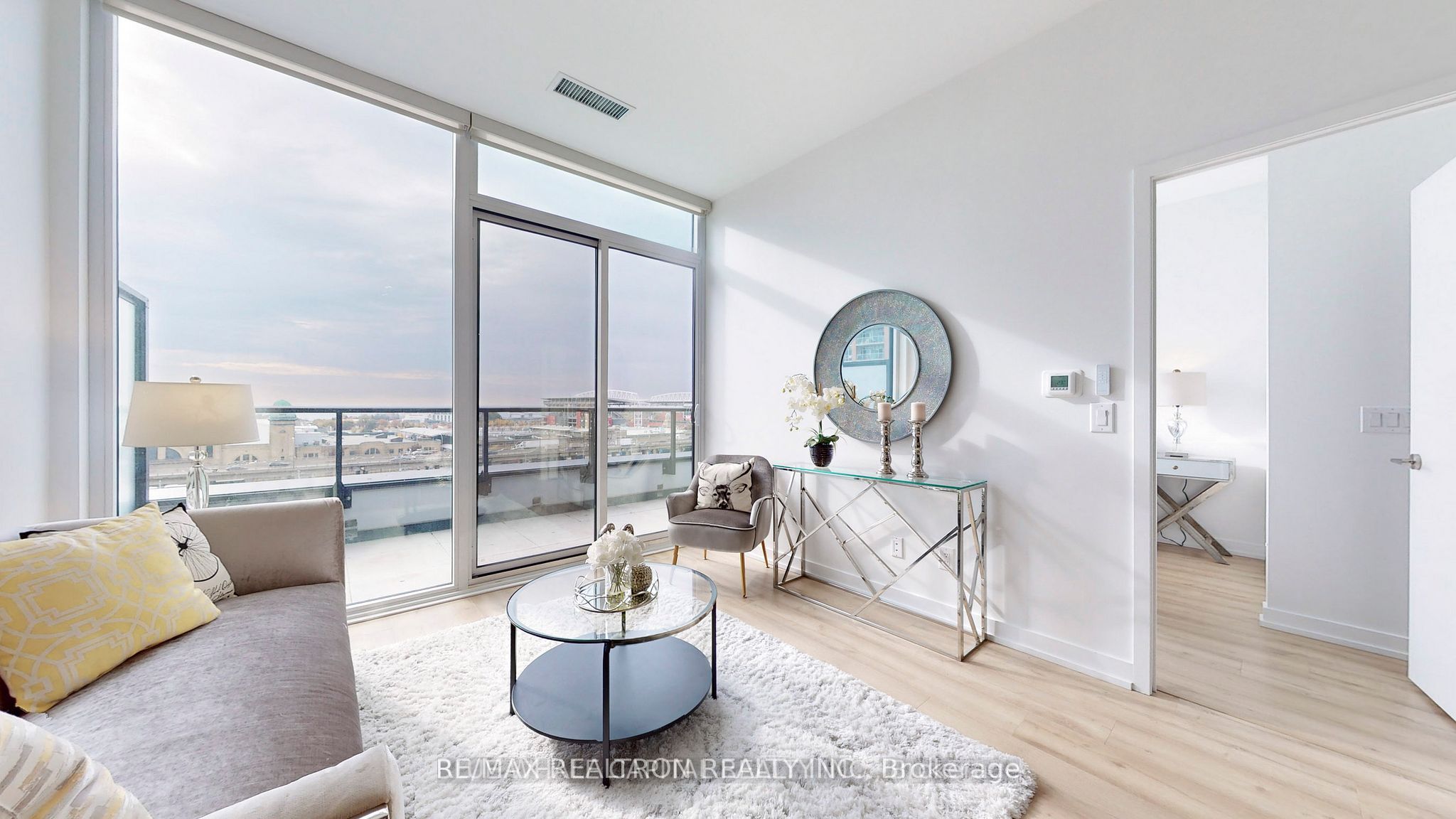 135 East Liberty Street 702, Toronto, ON M6K 0G7 photo 5
