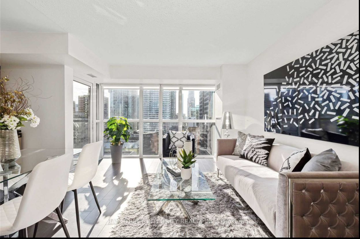 28 Ted Rogers Way 1705, Toronto, ON M4Y 2J4 photo 5