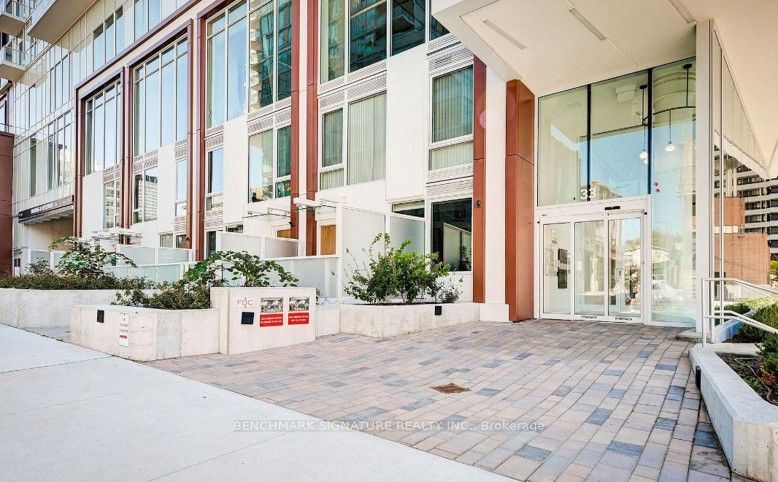 33 Helendale Avenue 1505, Toronto, ON M4R 0A4 photo 2