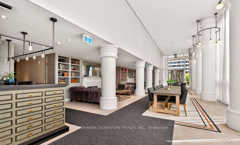 33 Helendale Avenue 1505, Toronto, ON M4R 0A4 photo 3