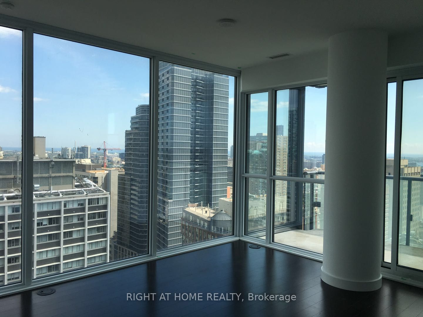 15 Grenville Street 2310, Toronto, ON M4Y 0B9 photo 2