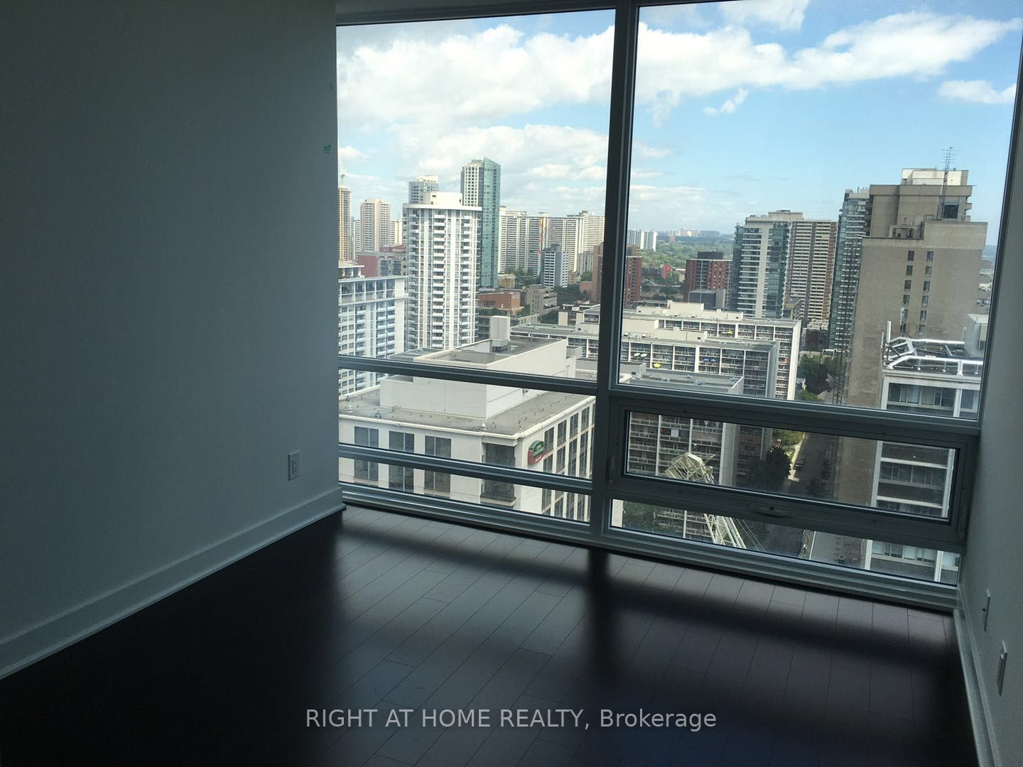 15 Grenville Street 2310, Toronto, ON M4Y 0B9 photo 3