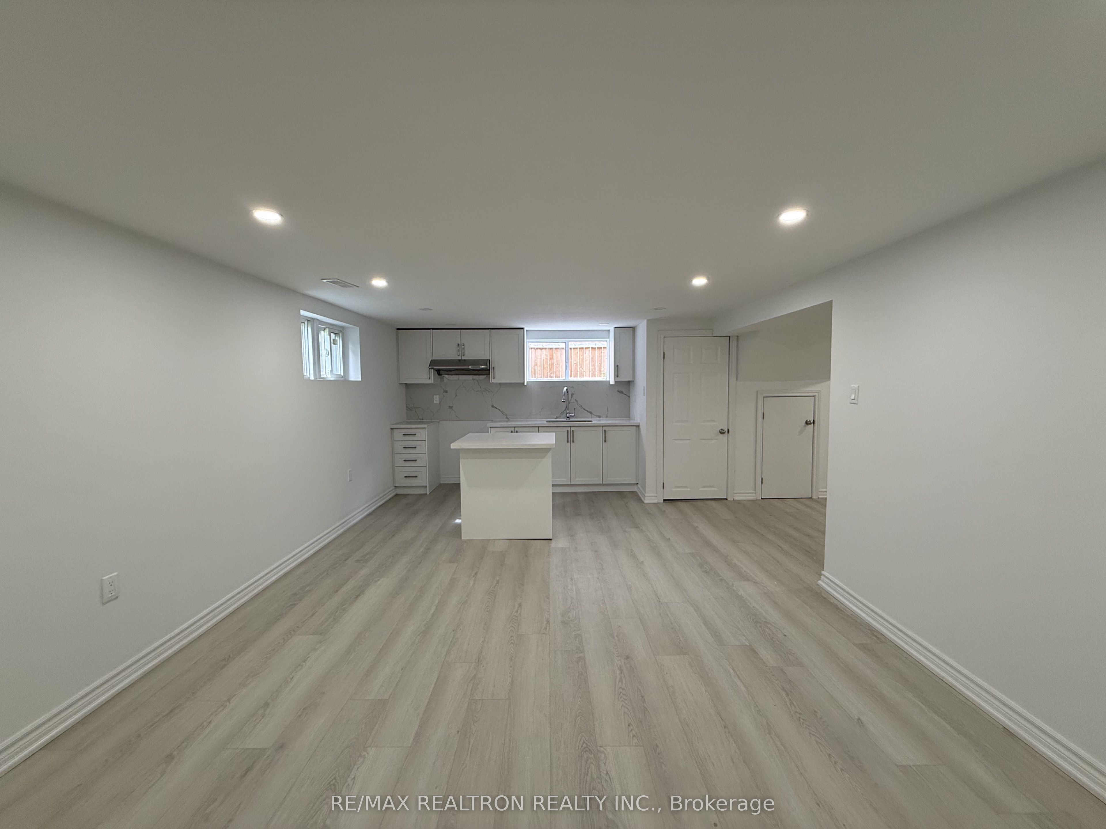 217 Moore Park Avenue Basement, Toronto, ON M2M 1N5 photo 2