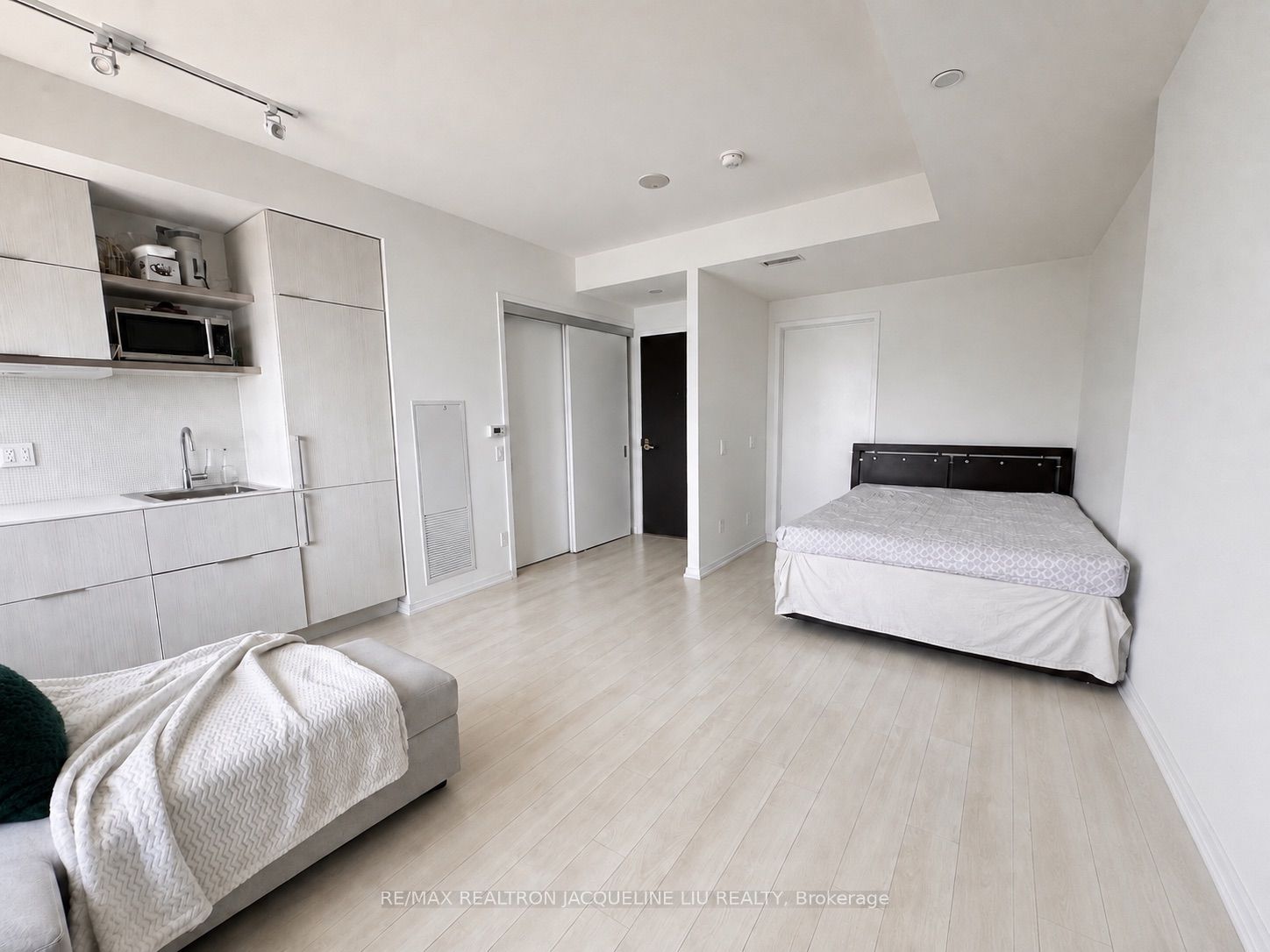 197 Yonge Street 5008, Toronto, ON M5B 1M4 photo 2
