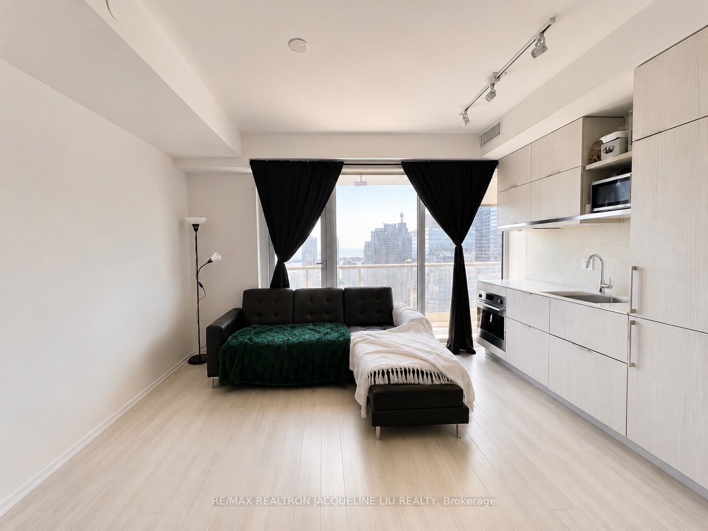 197 Yonge Street 5008, Toronto, ON M5B 1M4 photo 4