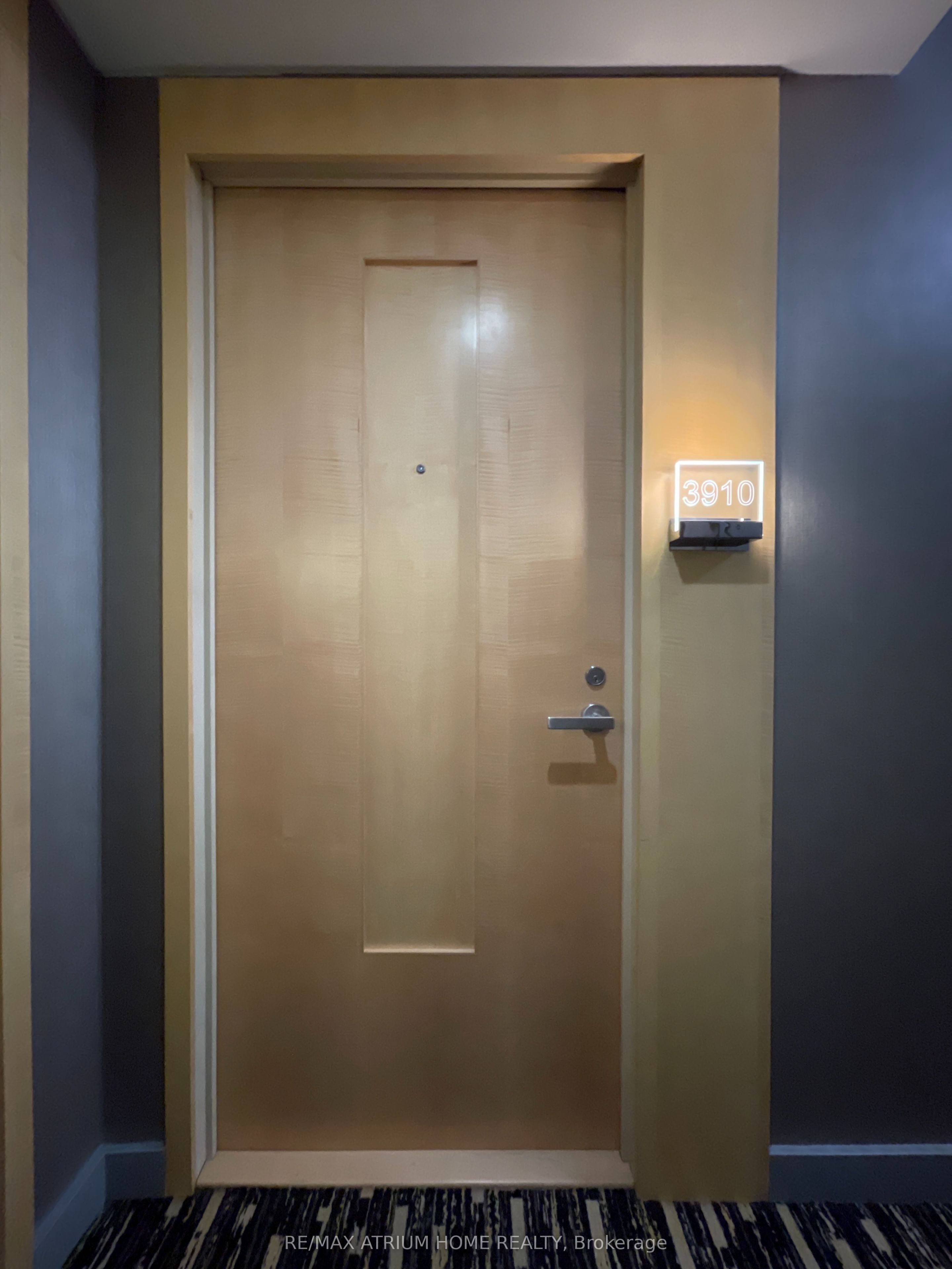45 Charles Street E 3910, Toronto, ON M4Y 1S2