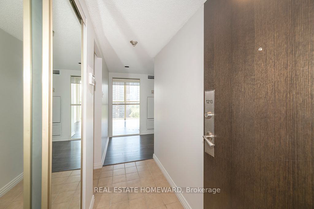 15 Maitland Place #1210, Toronto, ON M4Y 2X3 photo 3