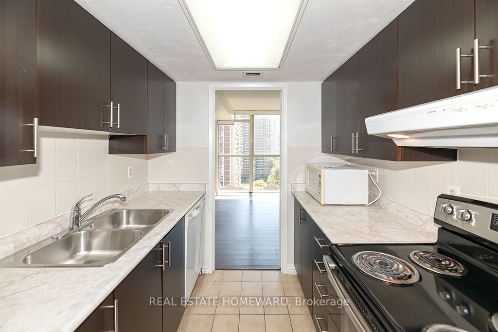 15 Maitland Place #1210, Toronto, ON M4Y 2X3 photo 5