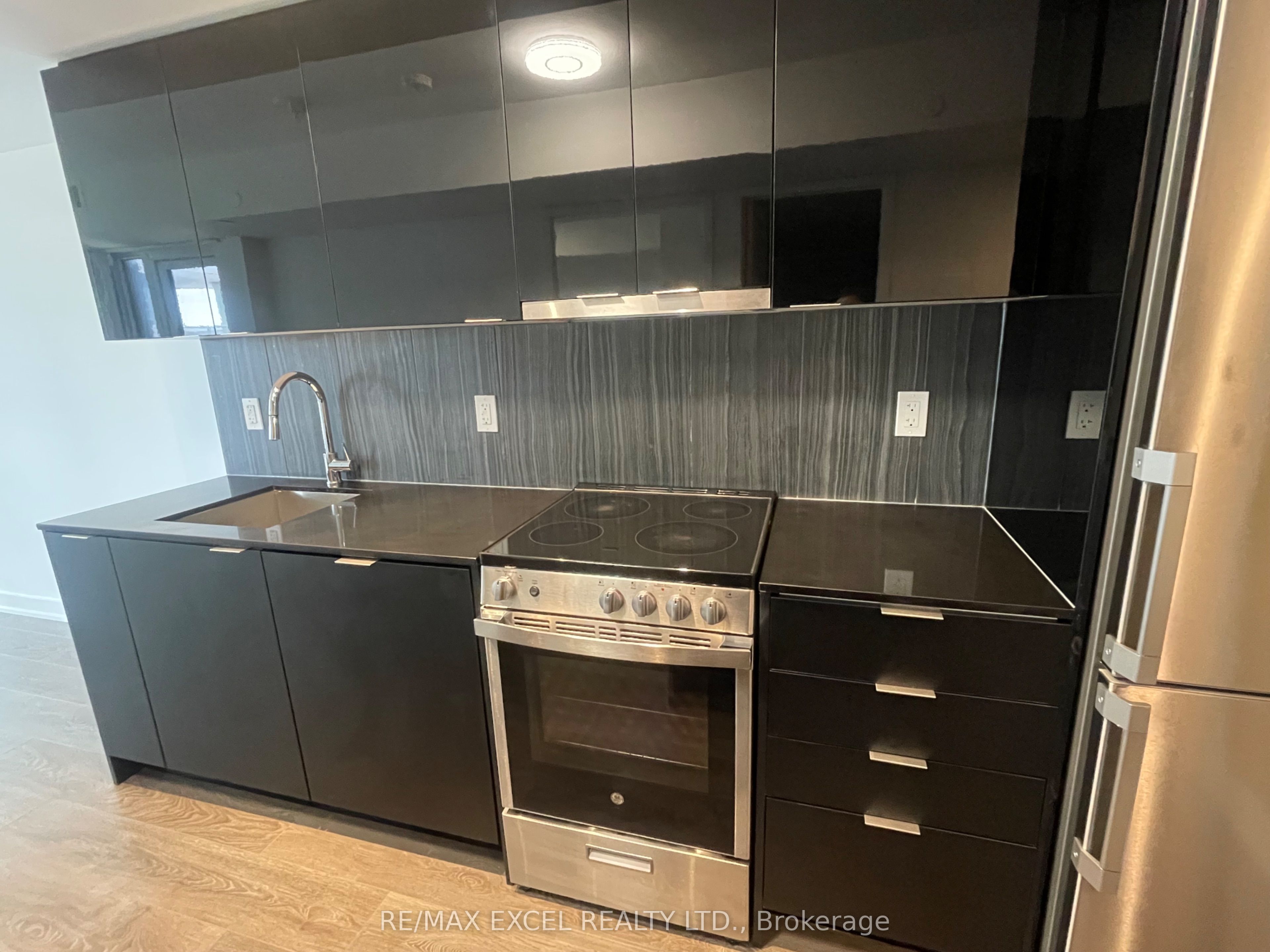 8 TIPPETT Road 422, Toronto, ON M3H 0E7 photo 3