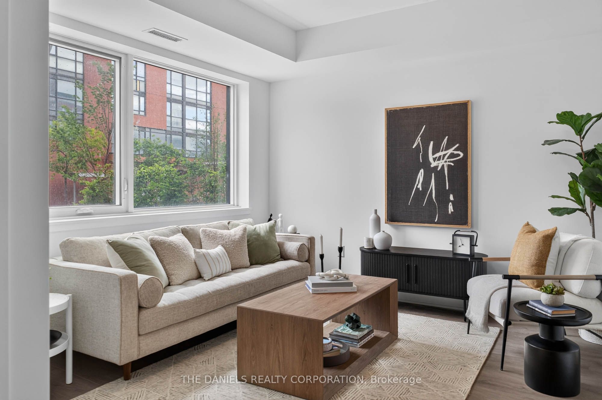 10 Oak Street 104, Toronto, ON M5A 0Z1