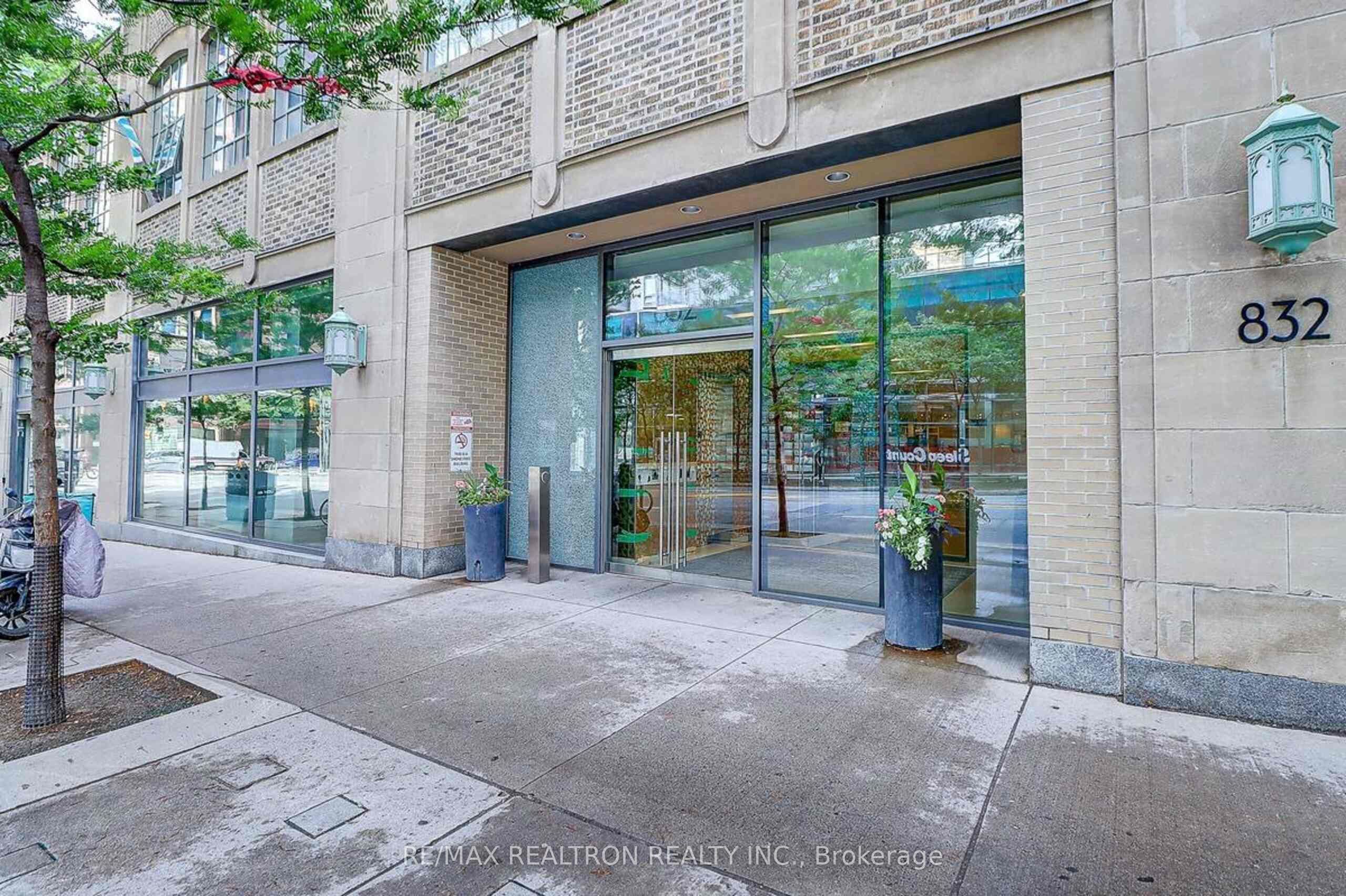 832 Bay Street 3201, Toronto, ON M5S 1Z6 photo 2