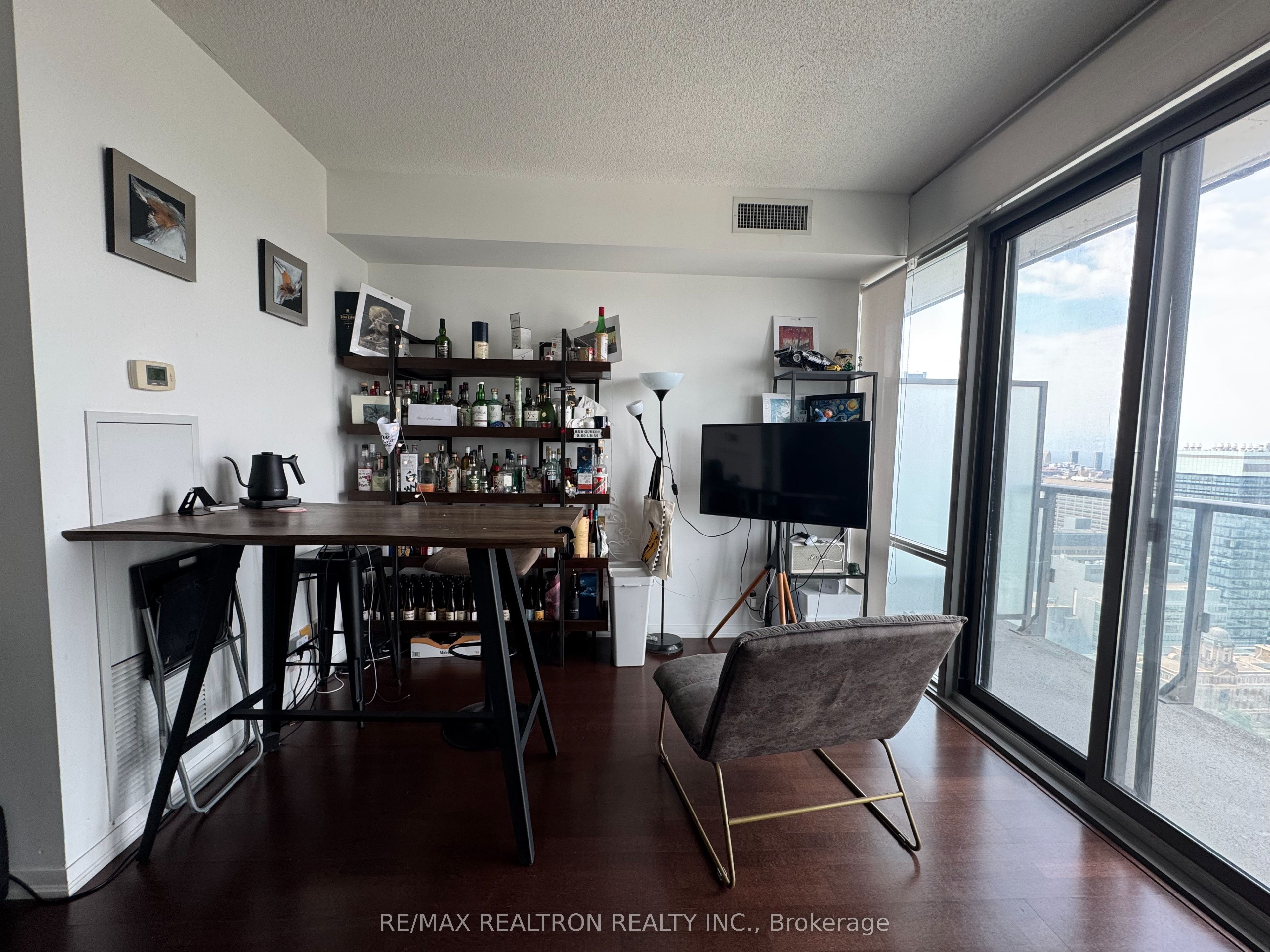 832 Bay Street 3201, Toronto, ON M5S 1Z6 photo 4