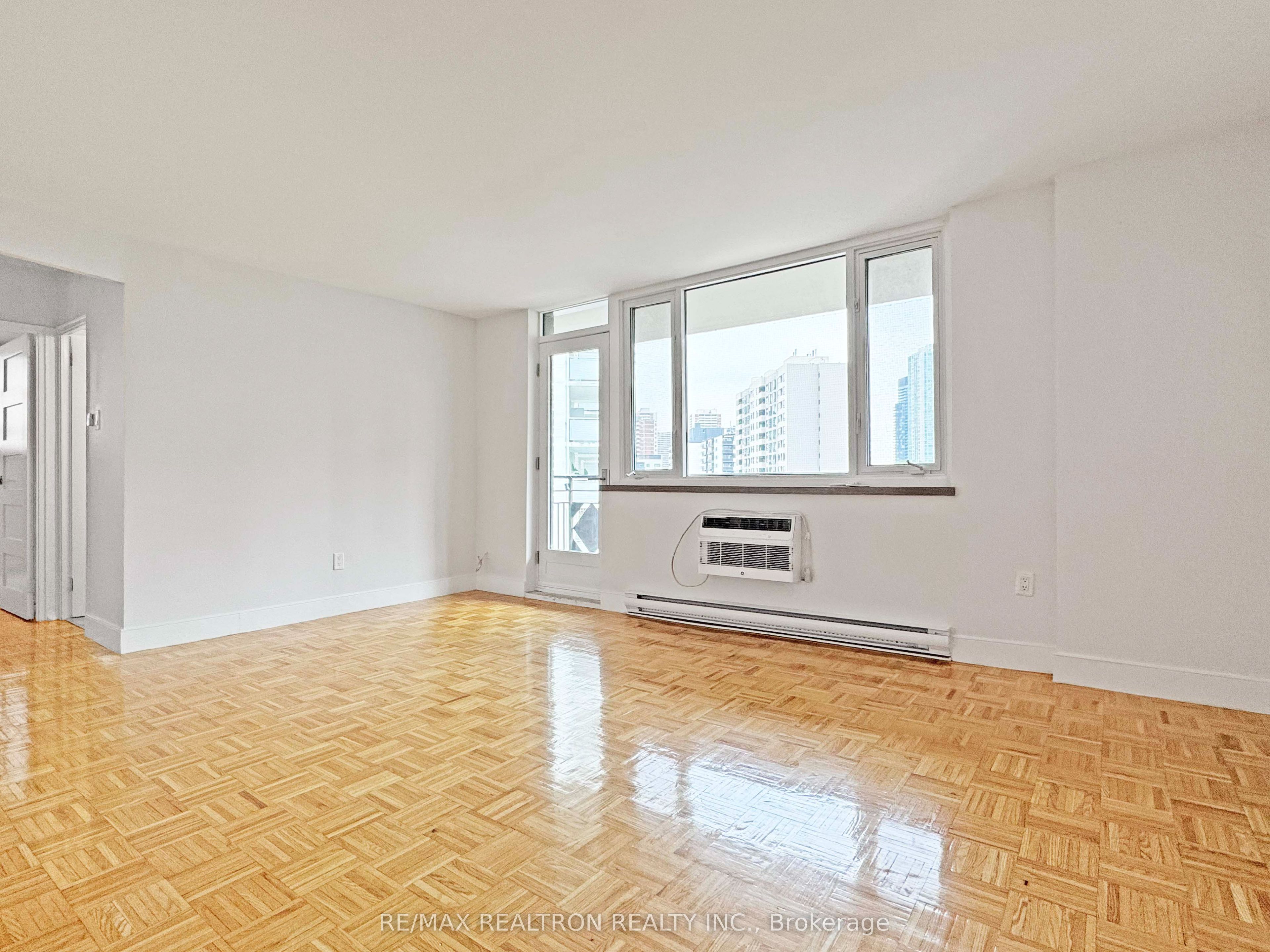 55 Isabella Street 705, Toronto, ON M4Y 1M8 photo 2