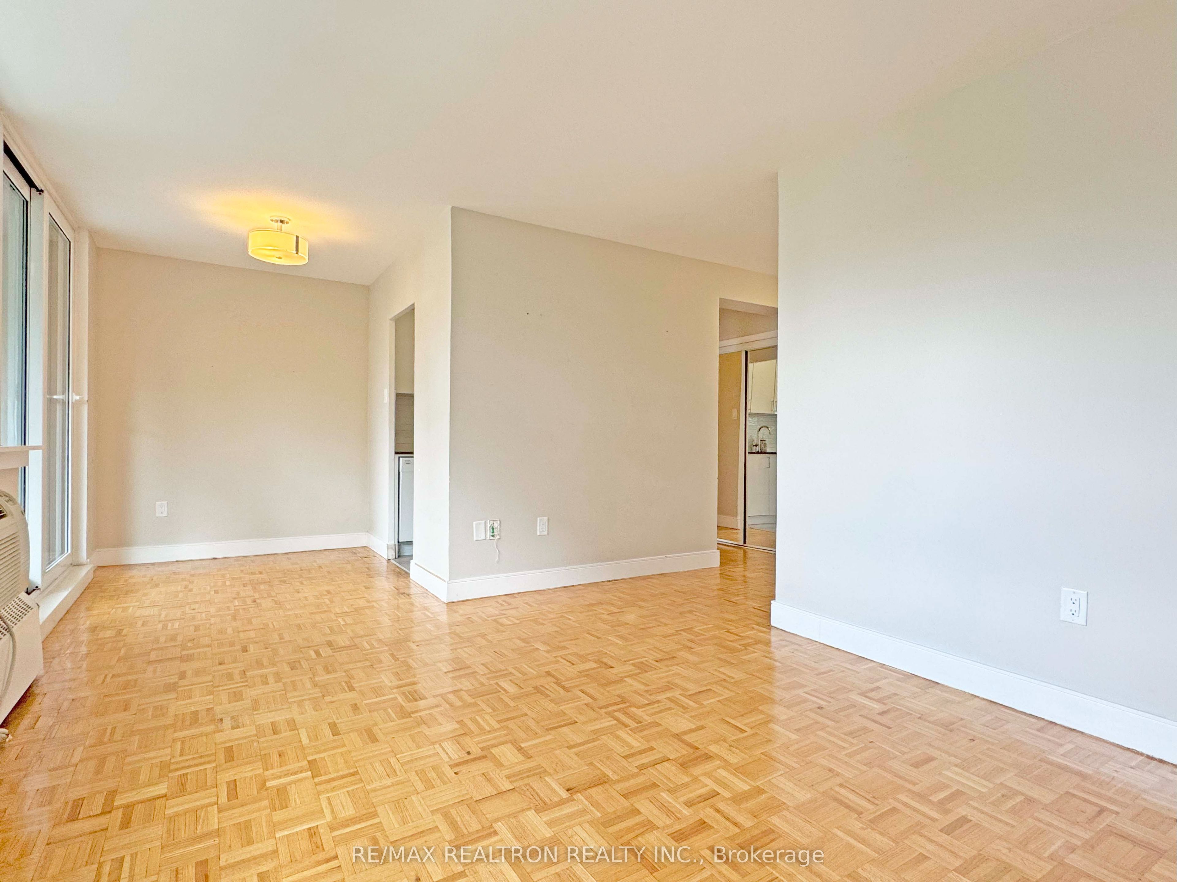 485 Huron Street 206, Toronto, ON M5R 2R5 photo 4