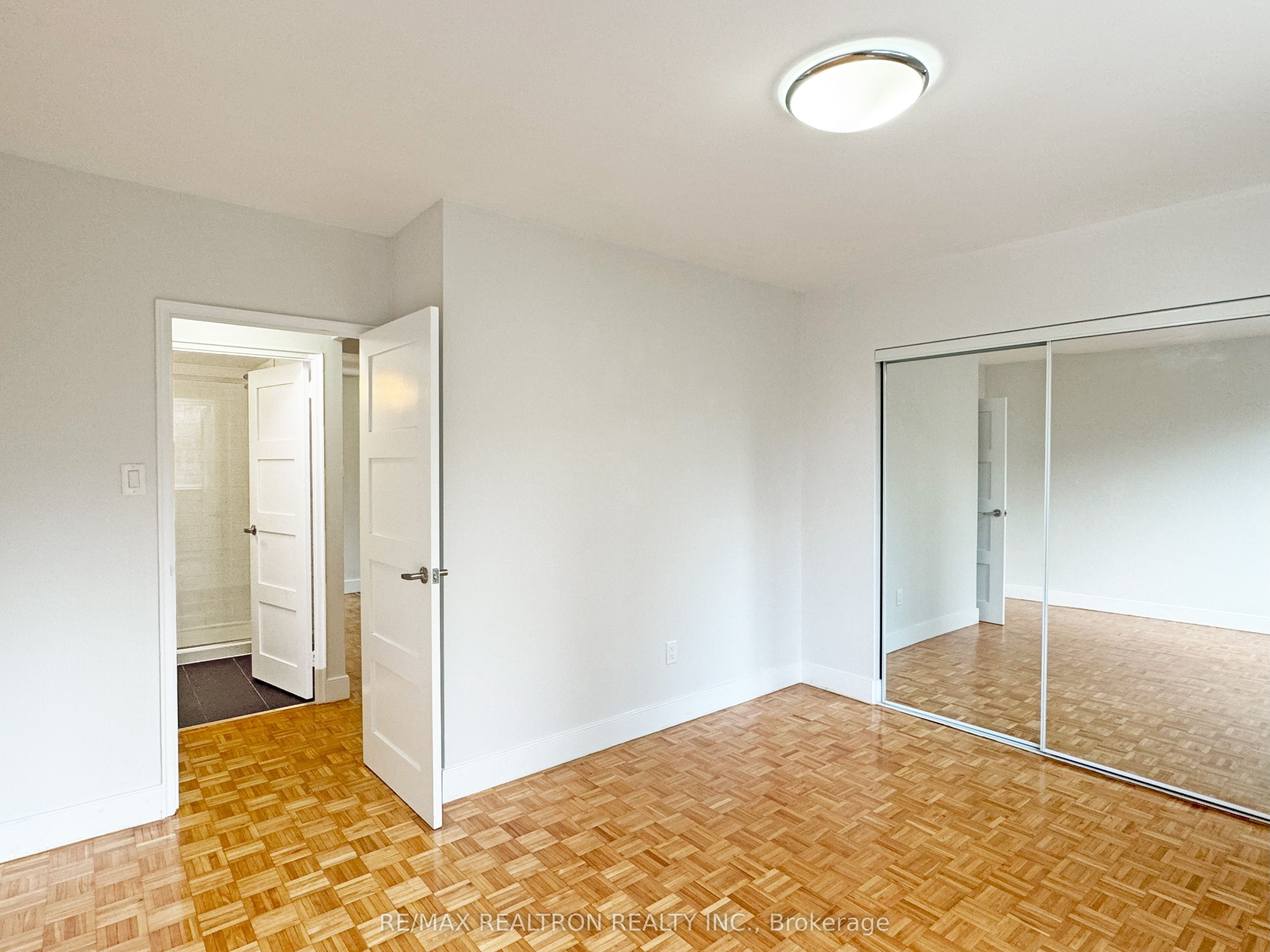 276 St George Street 804, Toronto, ON M5R 2P6 photo 5